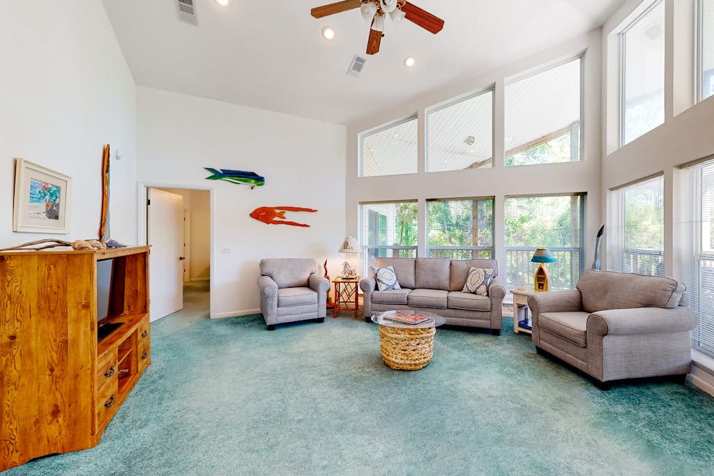 Snowbird-friendly home near the beach with deck, outdoor shower, W/D
