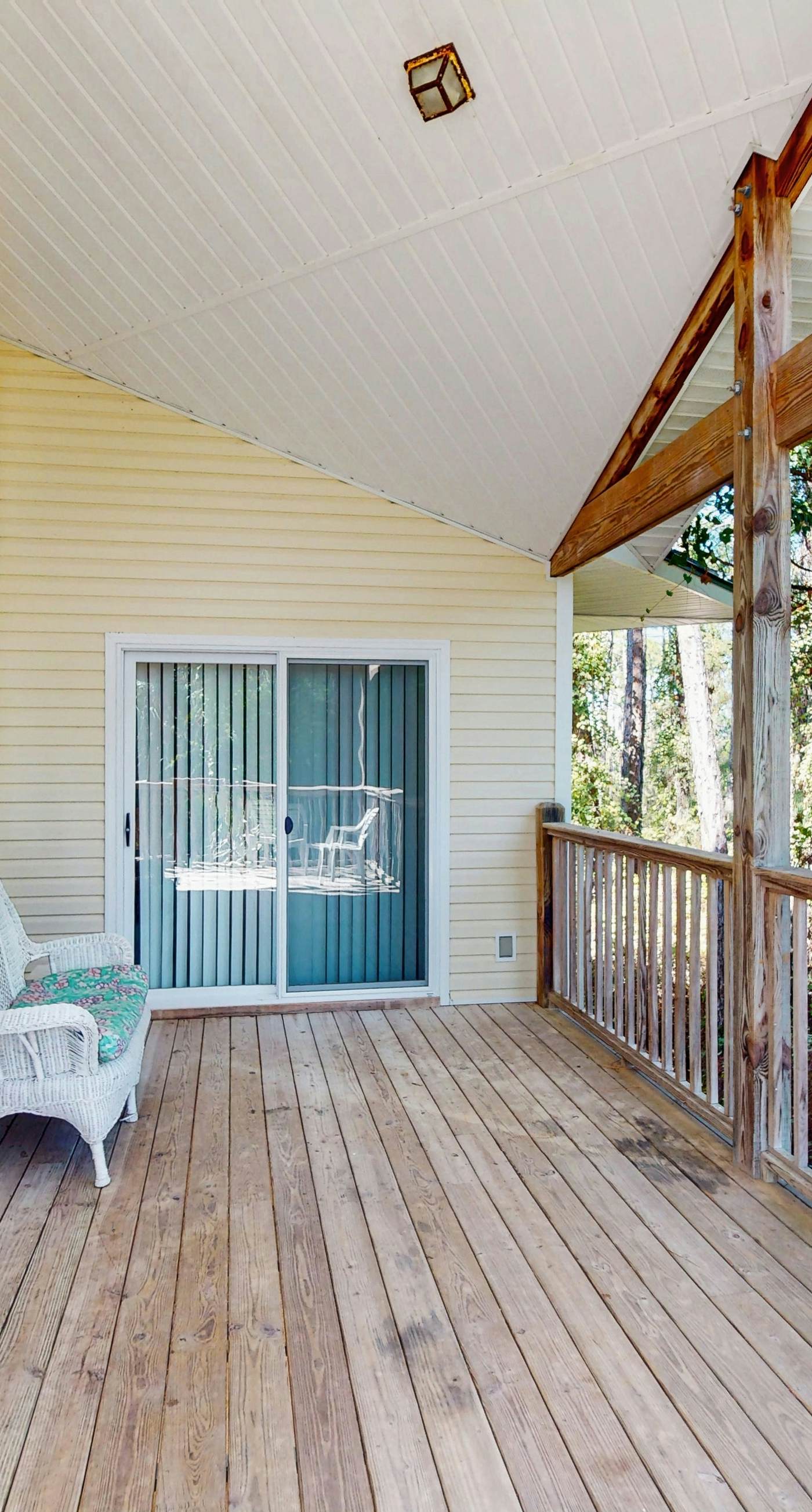Snowbird-friendly home near the beach with deck, outdoor shower, W/D