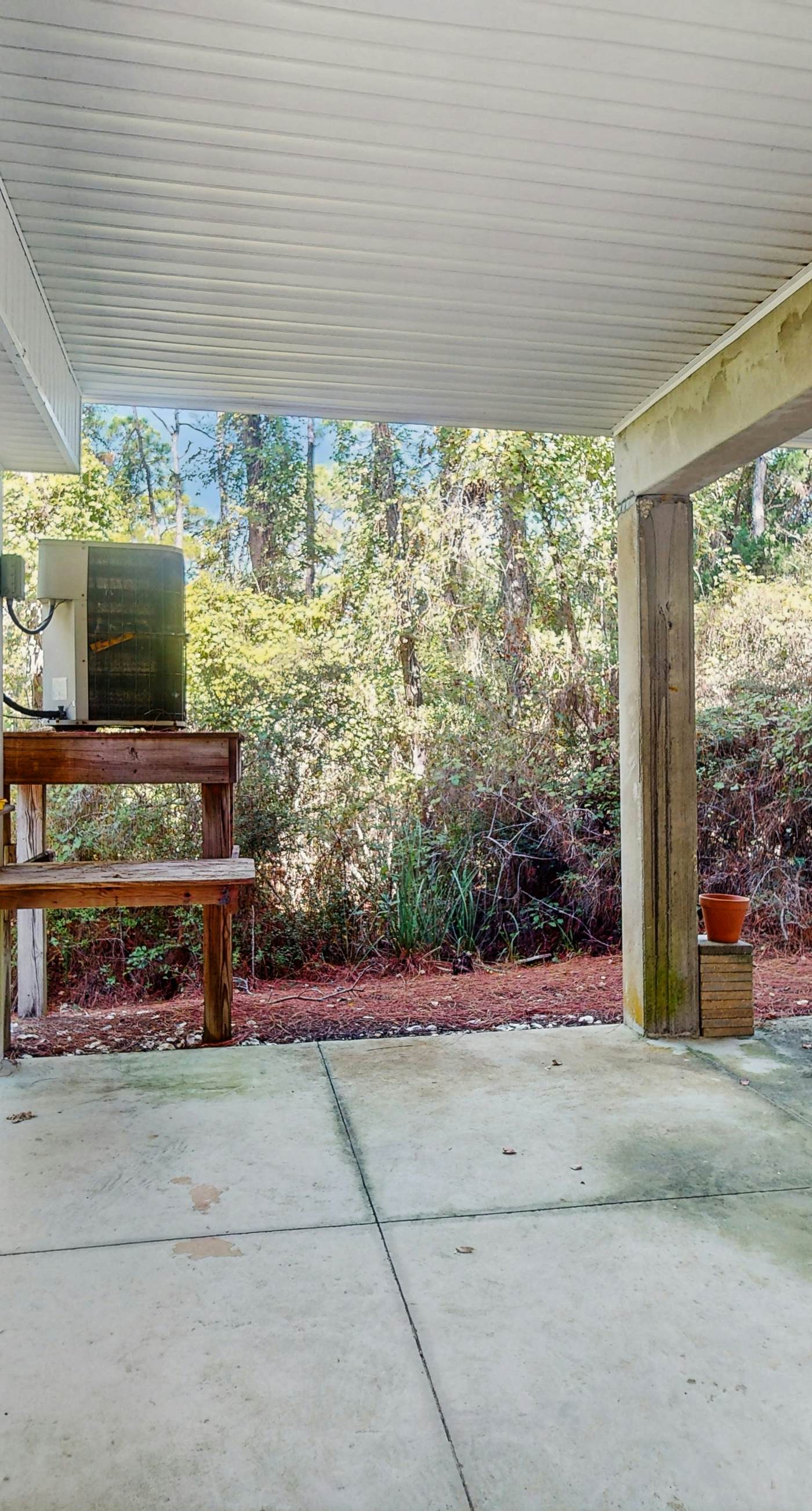 Snowbird-friendly home near the beach with deck, outdoor shower, W/D