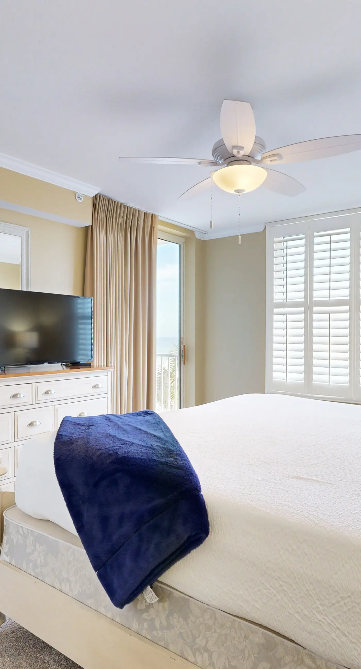 Island Princess 304- Gulf-front home with balcony, ocean views, pool and beach access