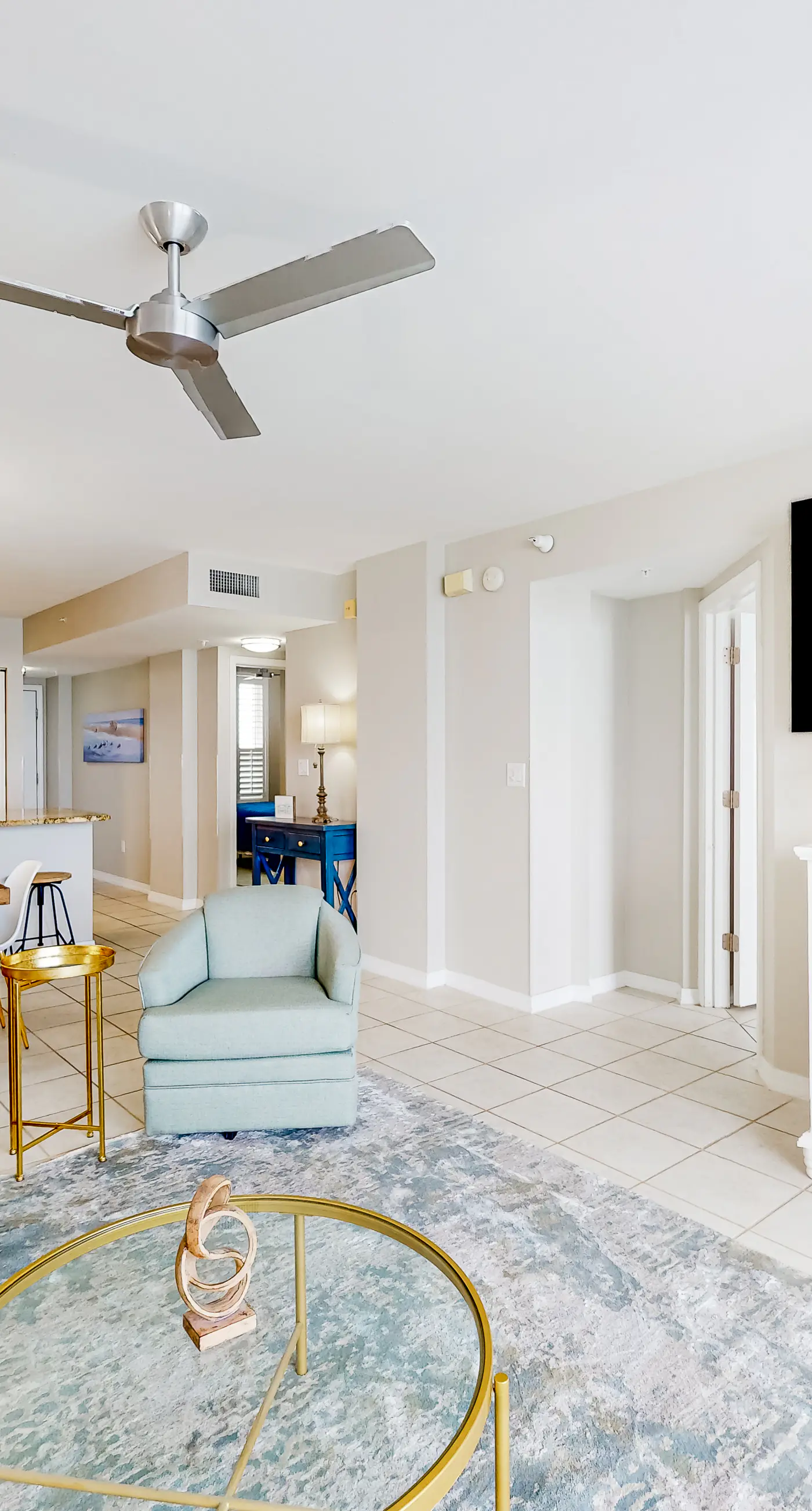 Island Princess 412- Beachfront condo with pool, hot tub, gym access, balcony