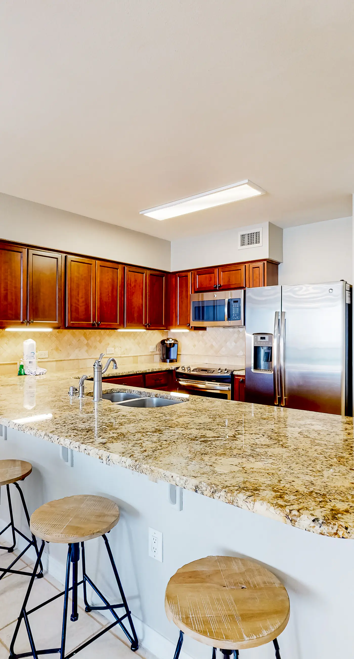 Island Princess 412- Beachfront condo with pool, hot tub, gym access, balcony