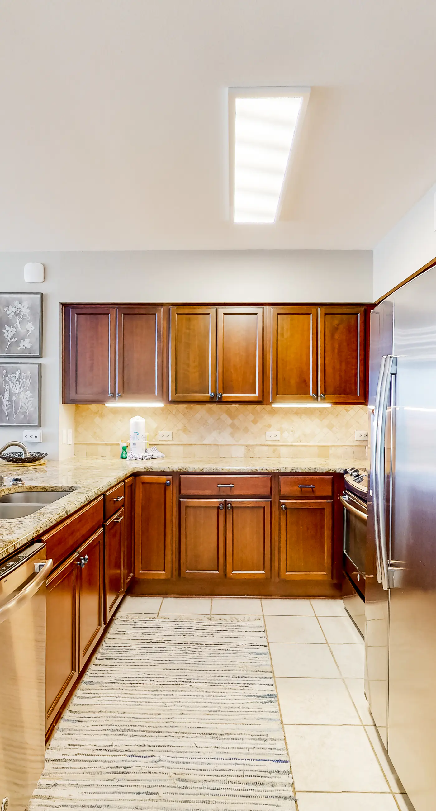 Island Princess 412- Beachfront condo with pool, hot tub, gym access, balcony