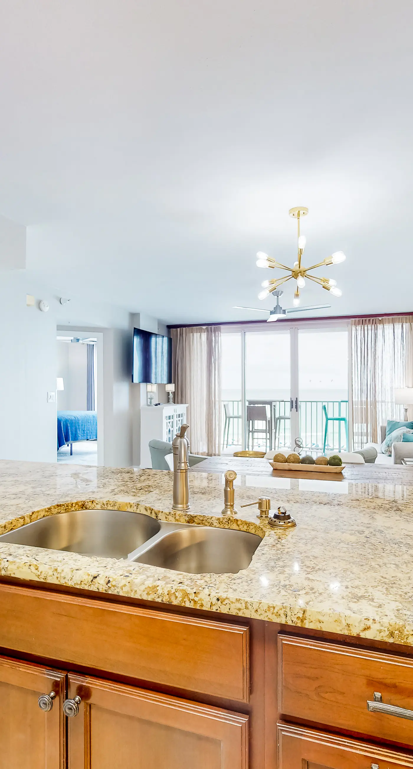 Island Princess 412- Beachfront condo with pool, hot tub, gym access, balcony