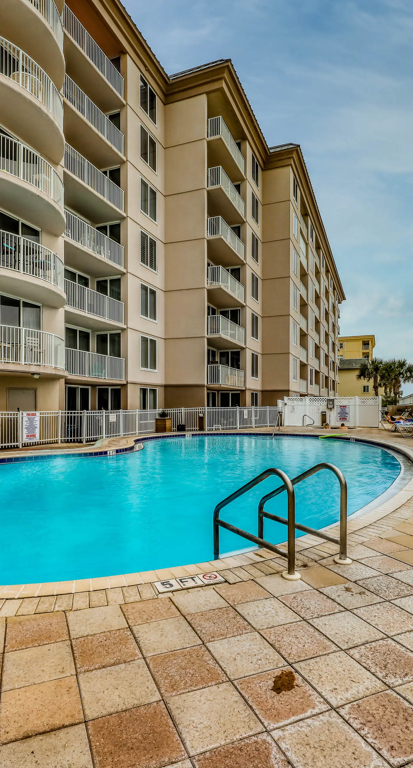 Island Princess 412- Beachfront condo with pool, hot tub, gym access, balcony