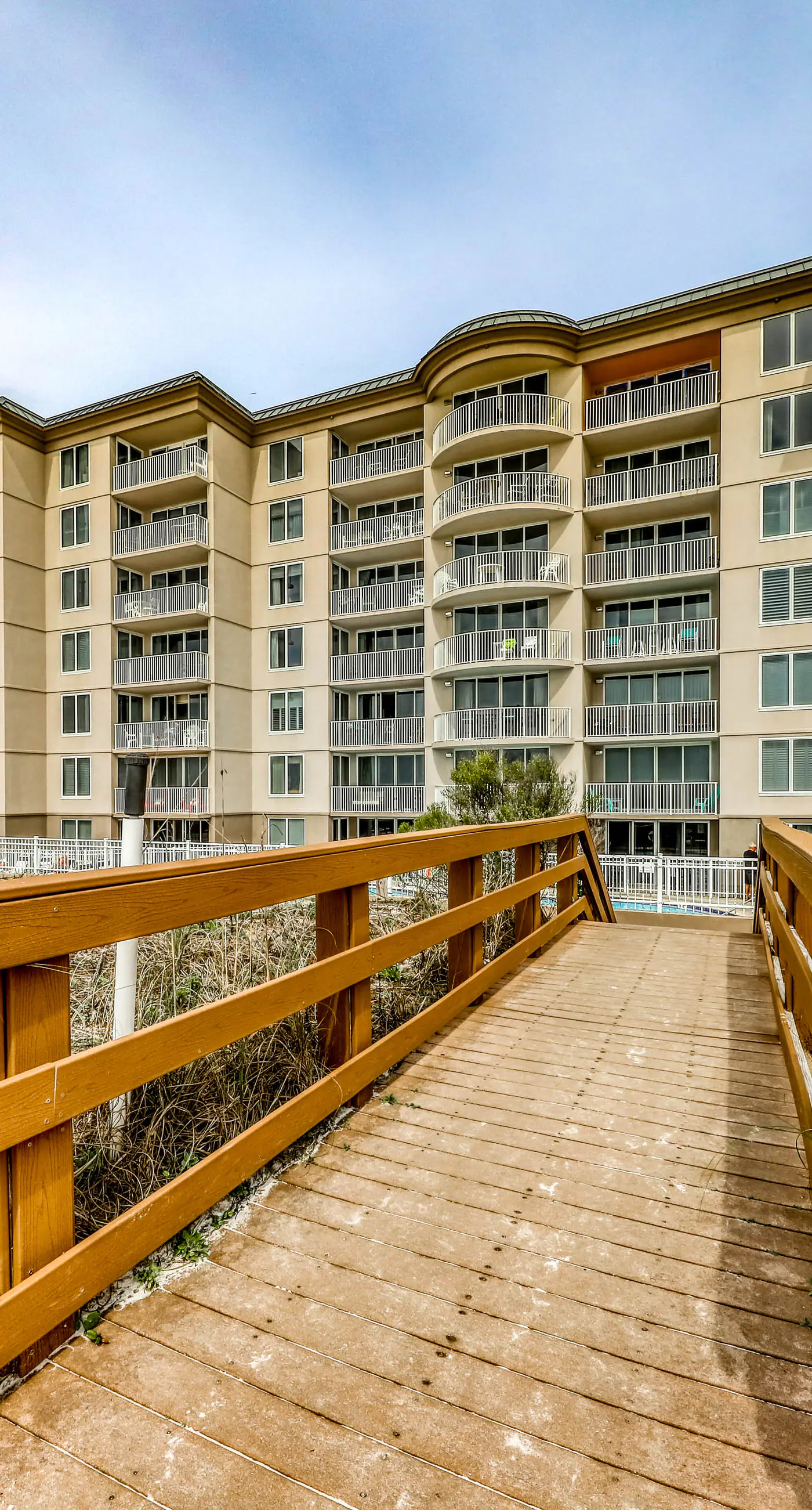 Island Princess 412- Beachfront condo with pool, hot tub, gym access, balcony