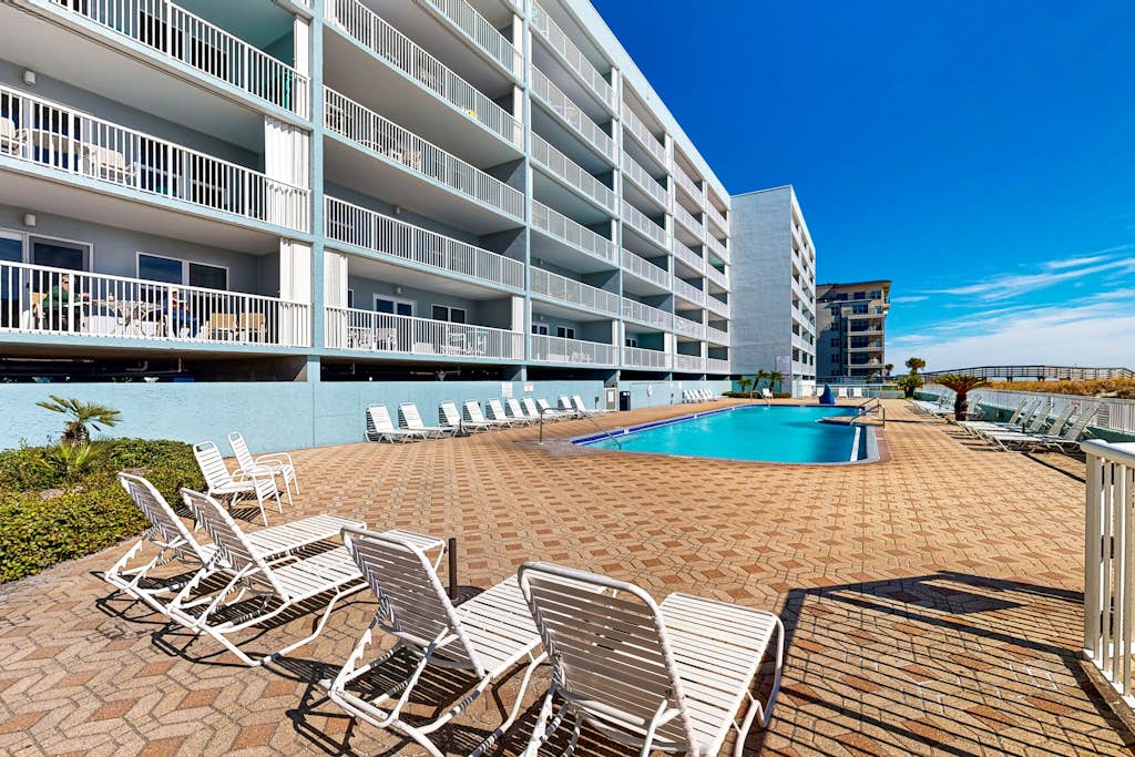 Gorgeous beachfront condo, shared pool and beach access