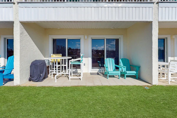 Island Sands 104 - Beautiful seaside condo featuring a sparkling pool and direct beach access