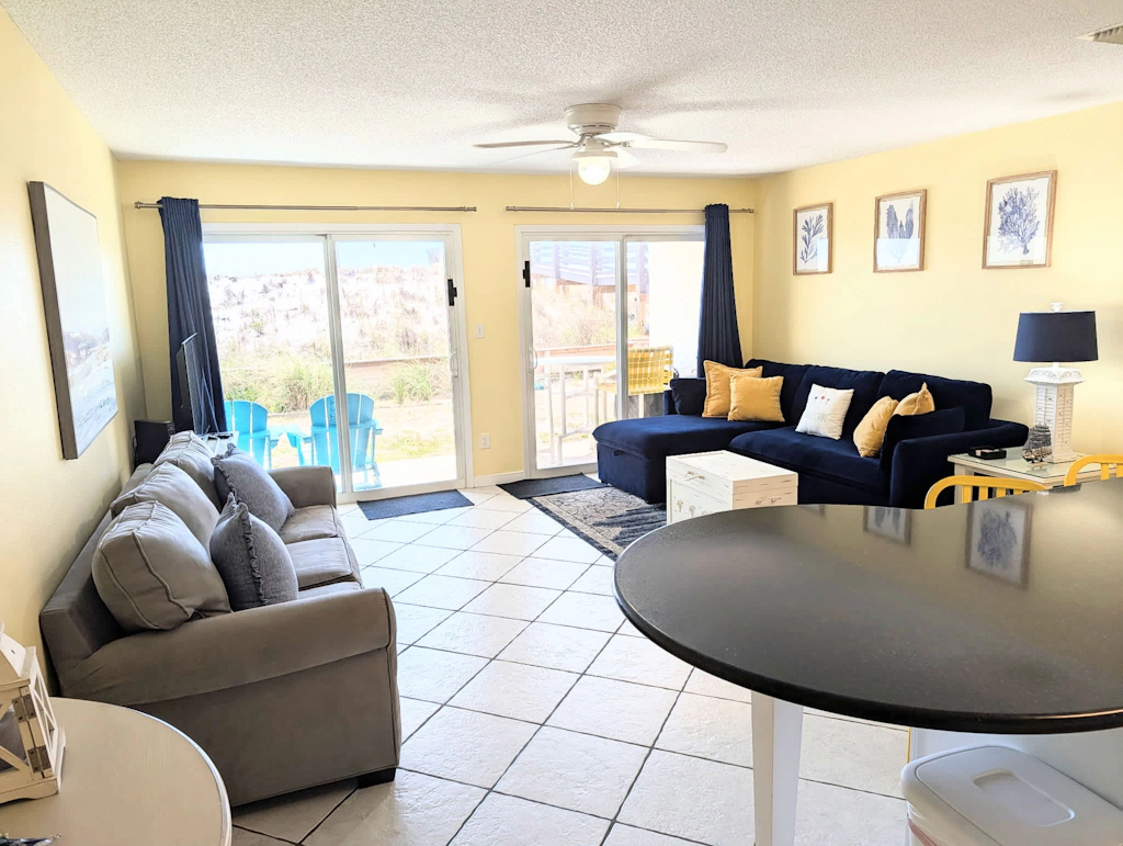 Island Sands 104 - Beautiful seaside condo featuring a sparkling pool and direct beach access