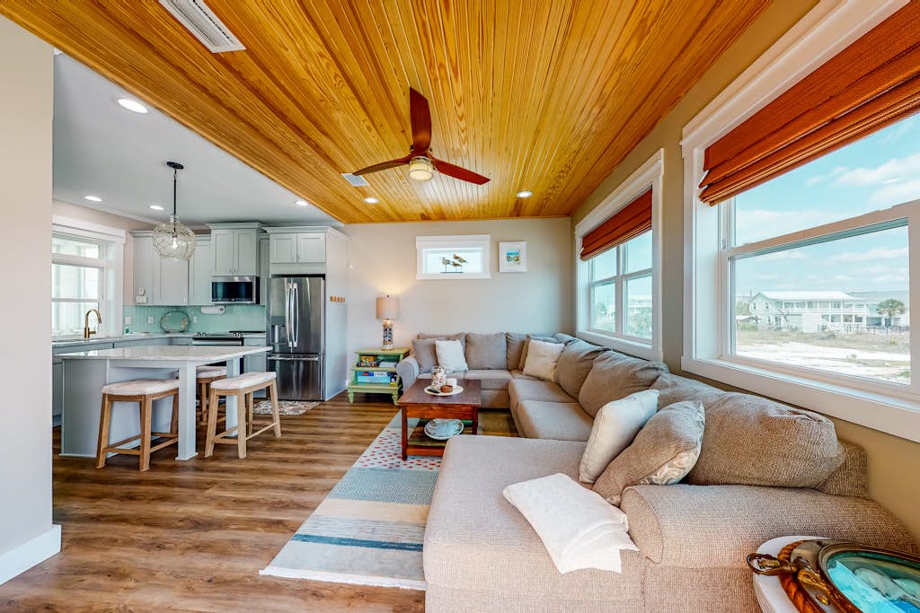 Newly built, cottage with historical details, WiFi & central AC - steps to beach