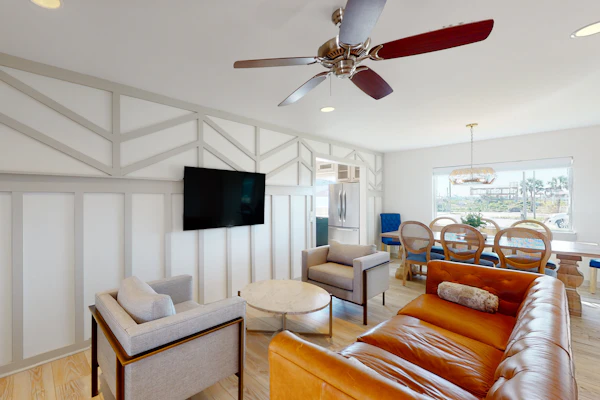 Remodeled home w/ firepit, kayak, SUPs & enclosed yard-1/2 block to beach