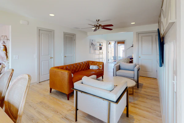 Remodeled home w/ firepit, kayak, SUPs & enclosed yard-1/2 block to beach