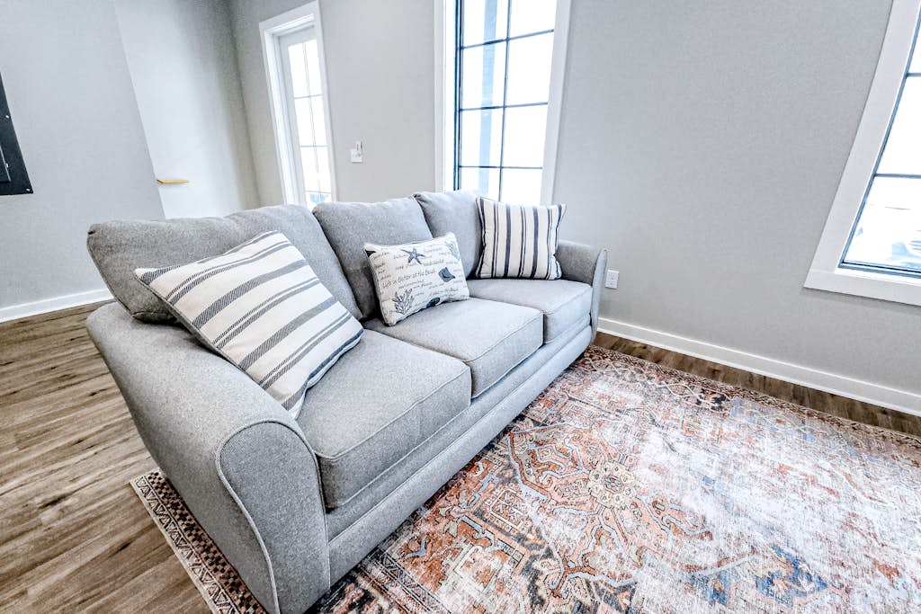 Dog-friendly home with two full kitchens, balcony, AC, washers & dryers