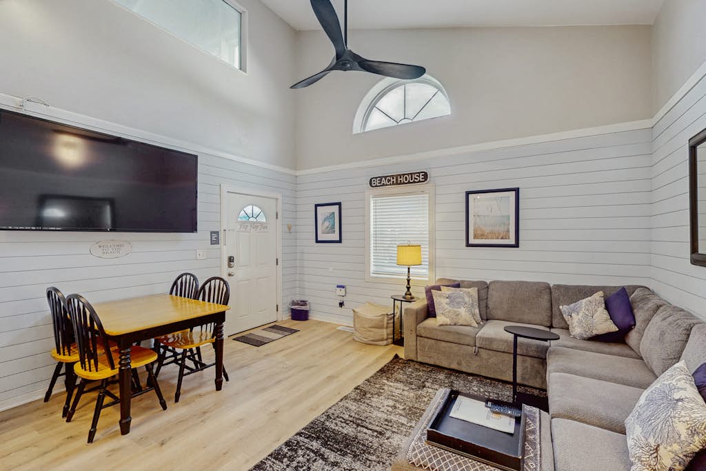 Great, dog-friendly home with Gulf views, shared pool, just steps from the Gulf