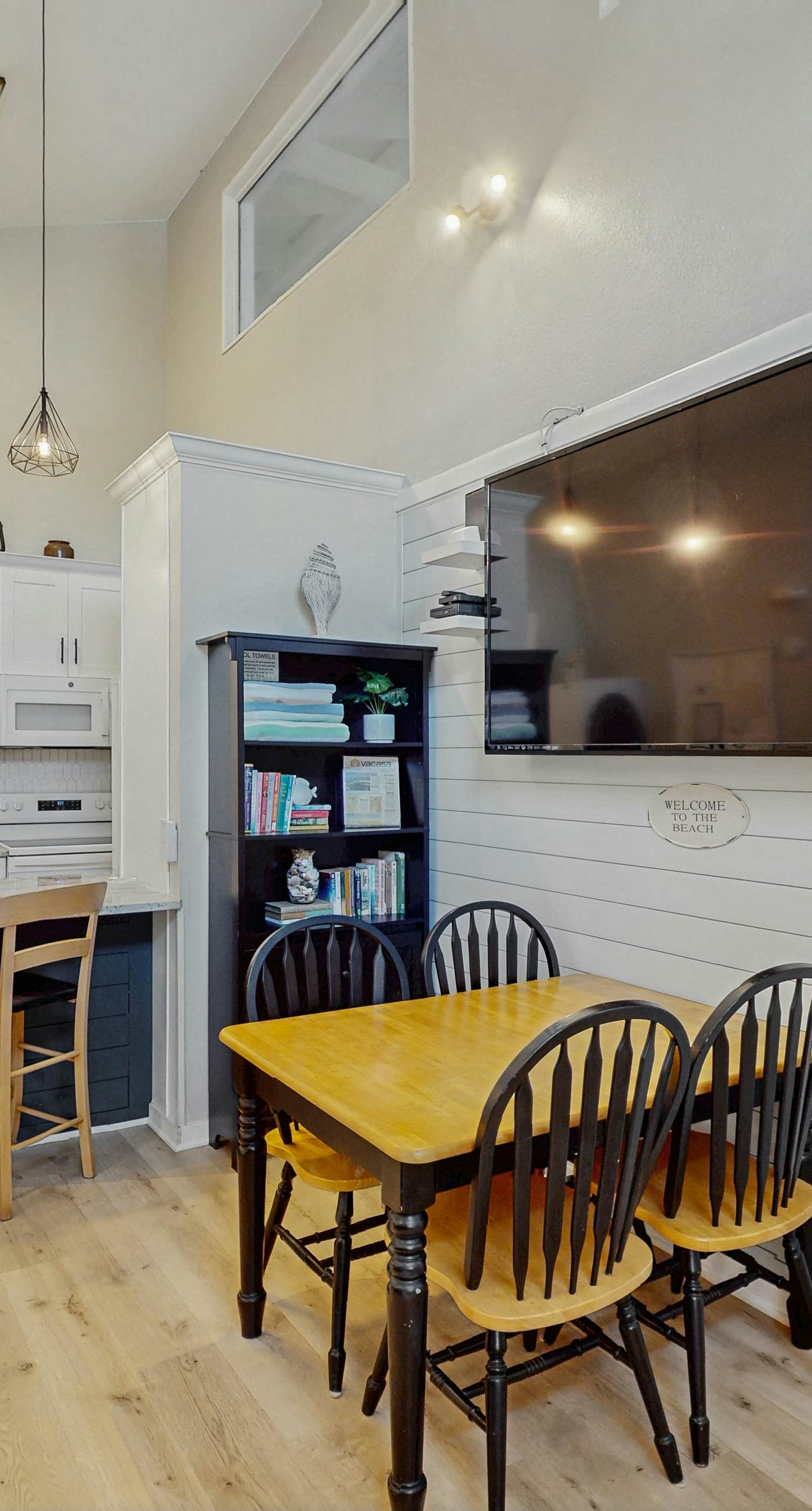 Great, dog-friendly home with Gulf views, shared pool, just steps from the Gulf