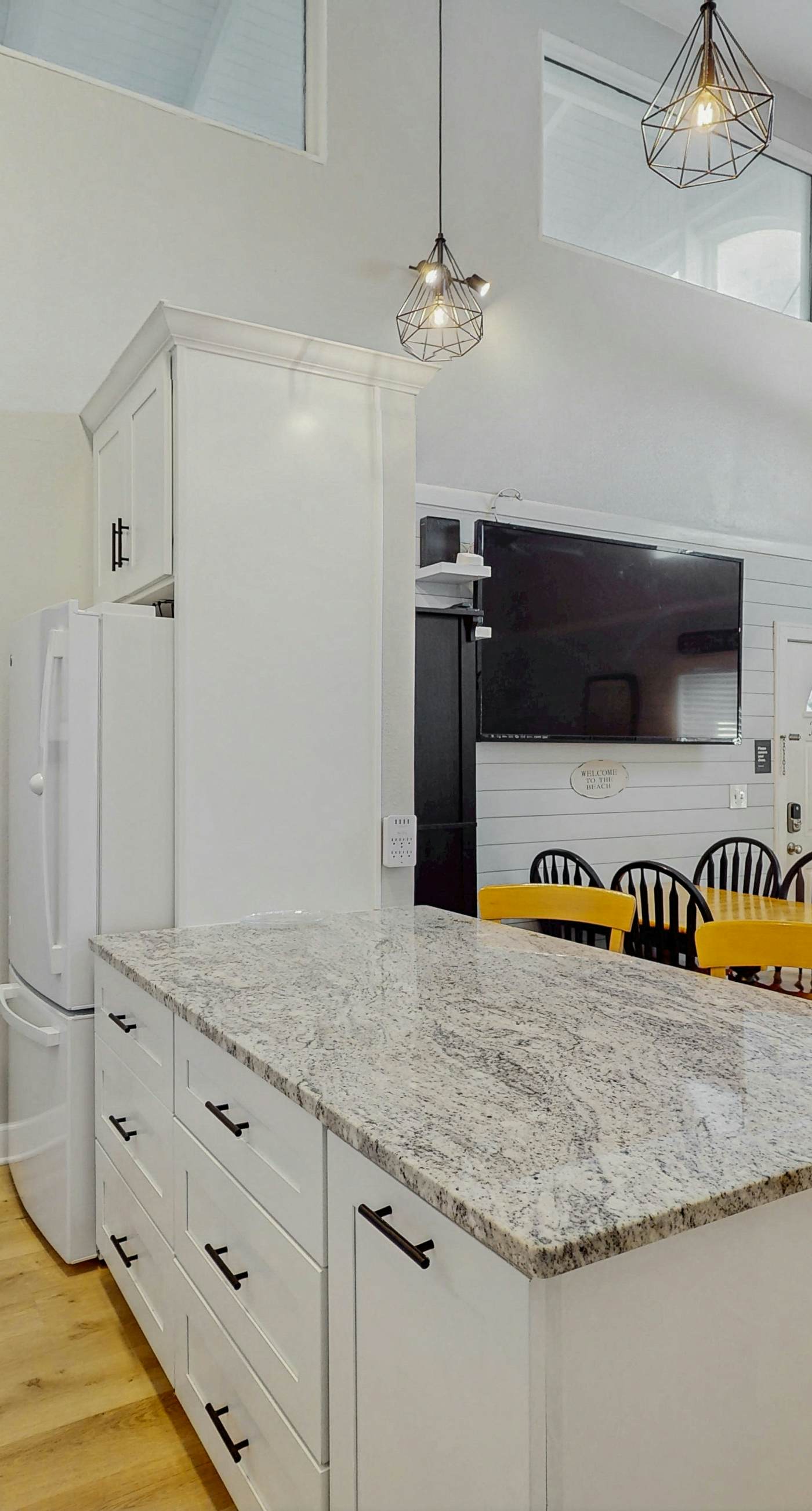 Great, dog-friendly home with Gulf views, shared pool, just steps from the Gulf