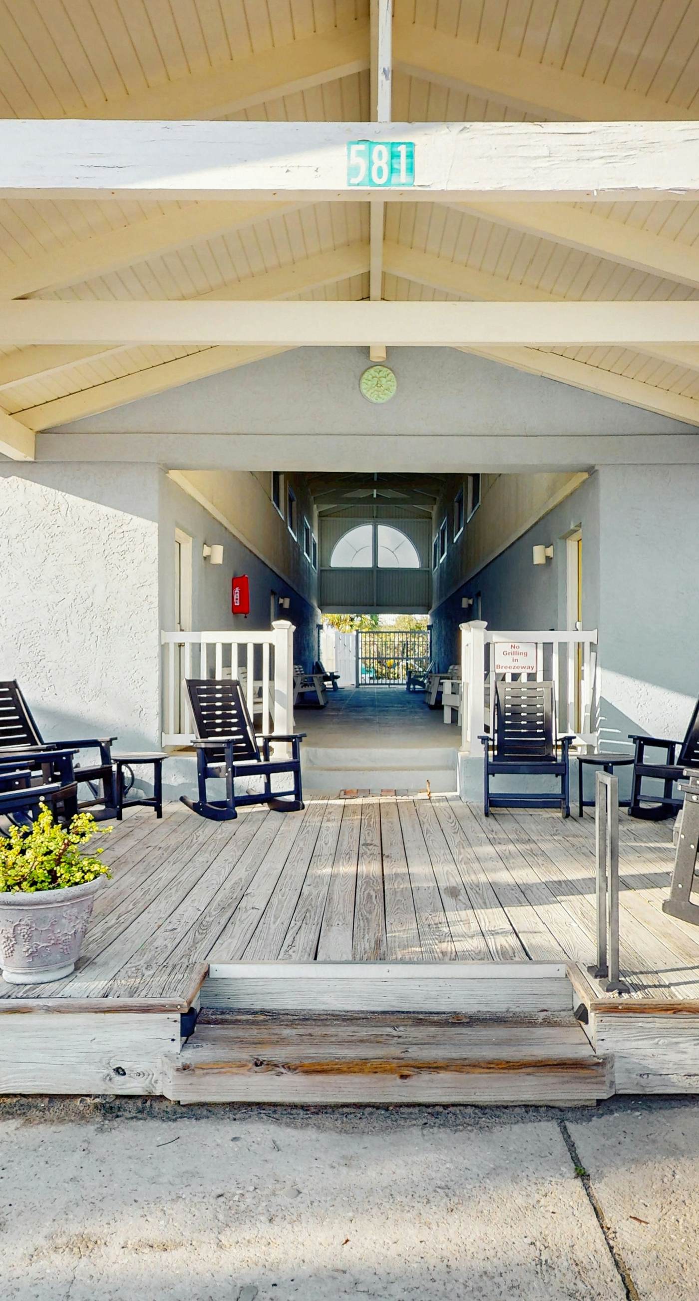 Great, dog-friendly home with Gulf views, shared pool, just steps from the Gulf