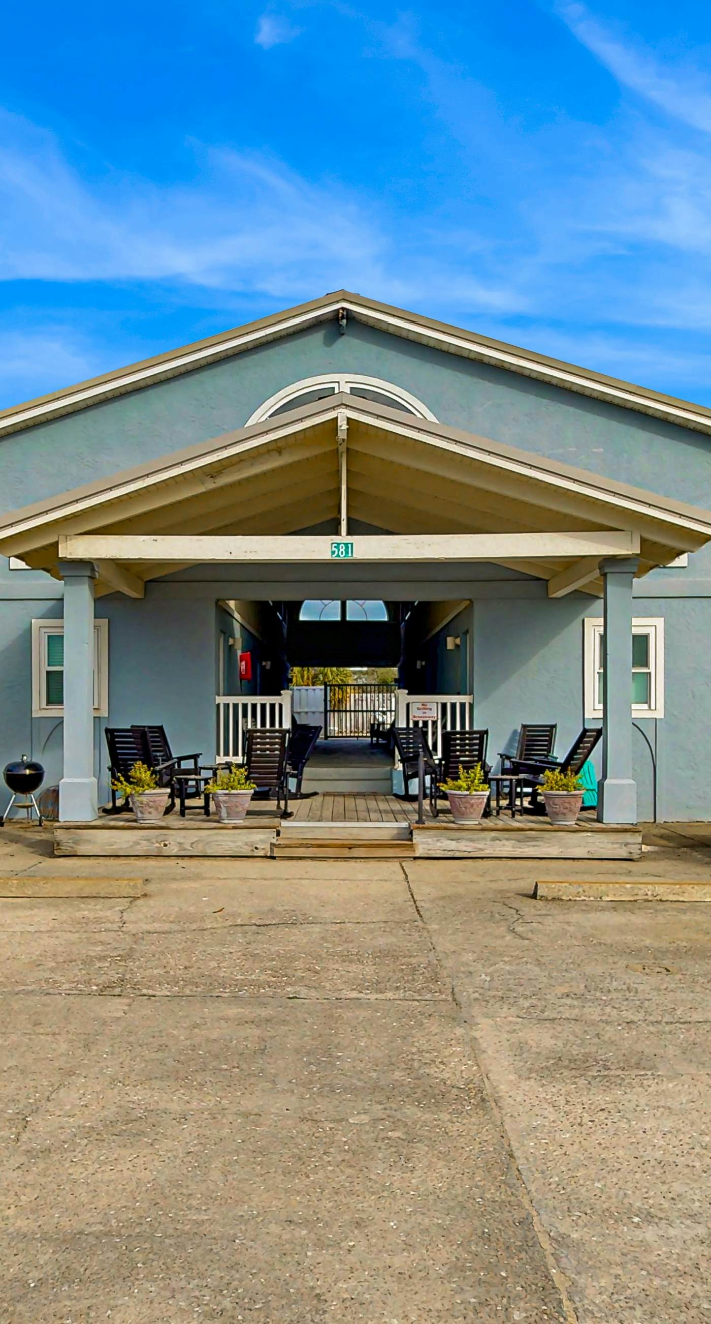 Great, dog-friendly home with Gulf views, shared pool, just steps from the Gulf