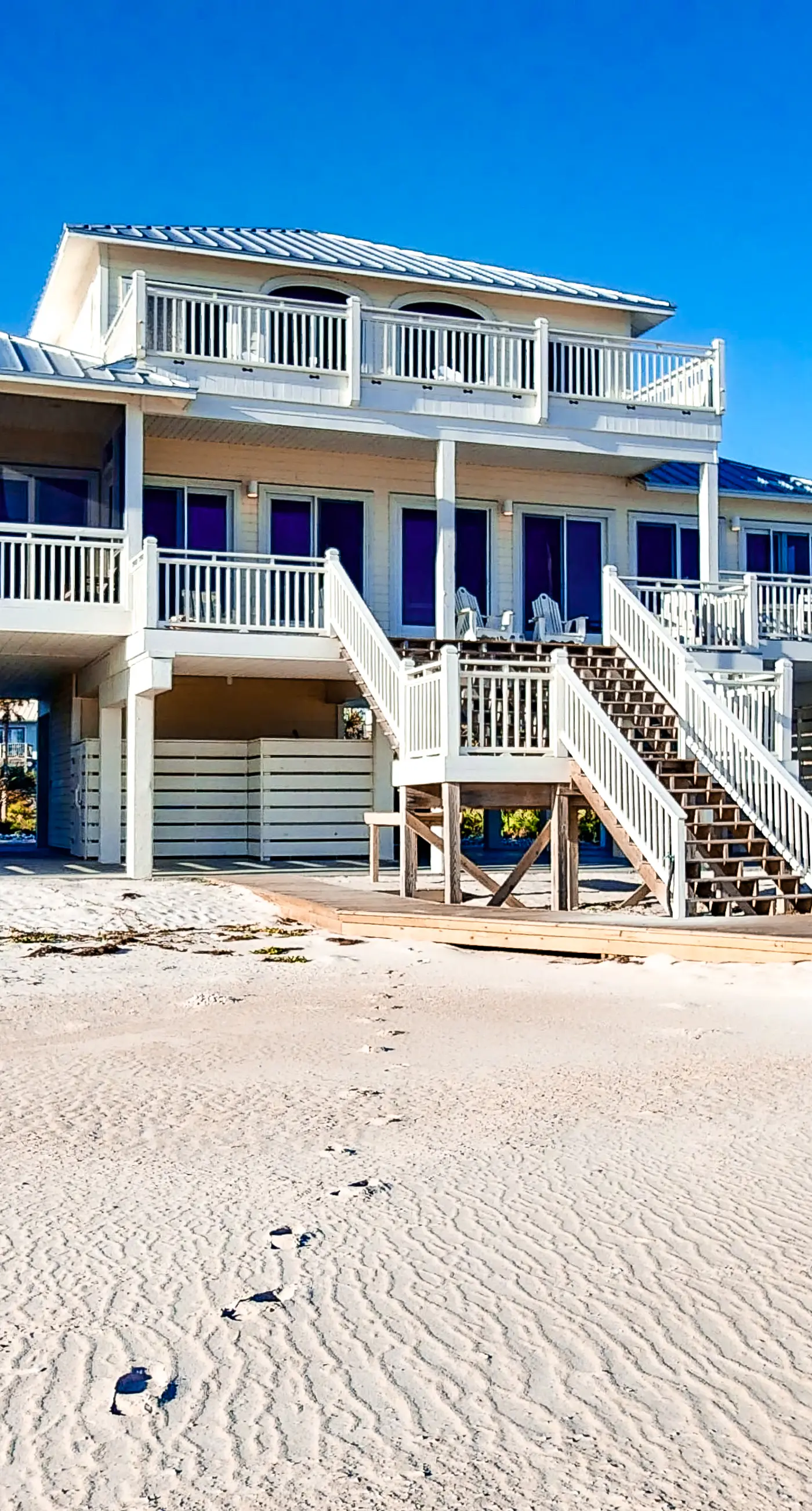 Beachfront home with a porch, washer/dryer, outdoor shower, & AC