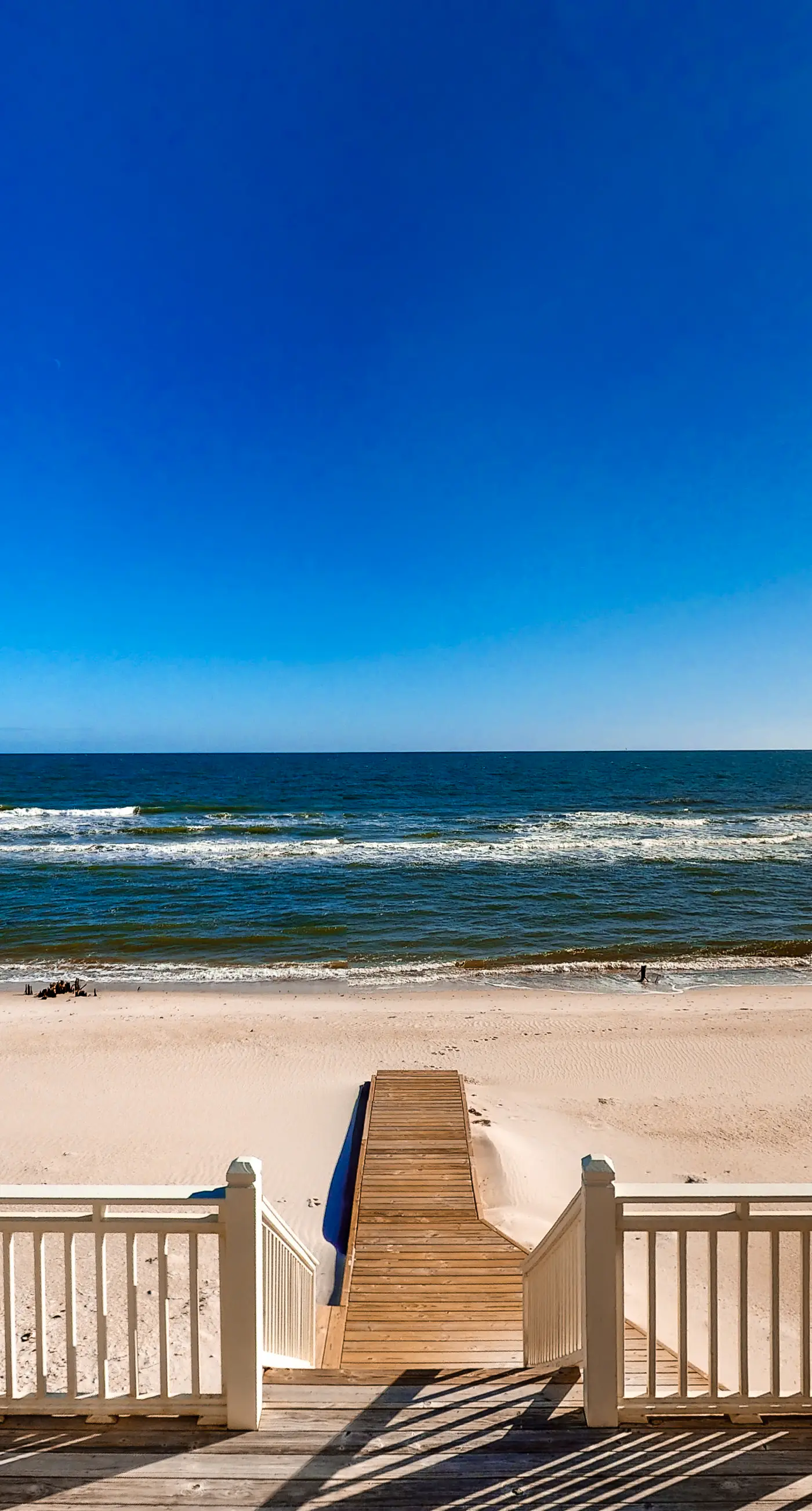 Beachfront home with a porch, washer/dryer, outdoor shower, & AC