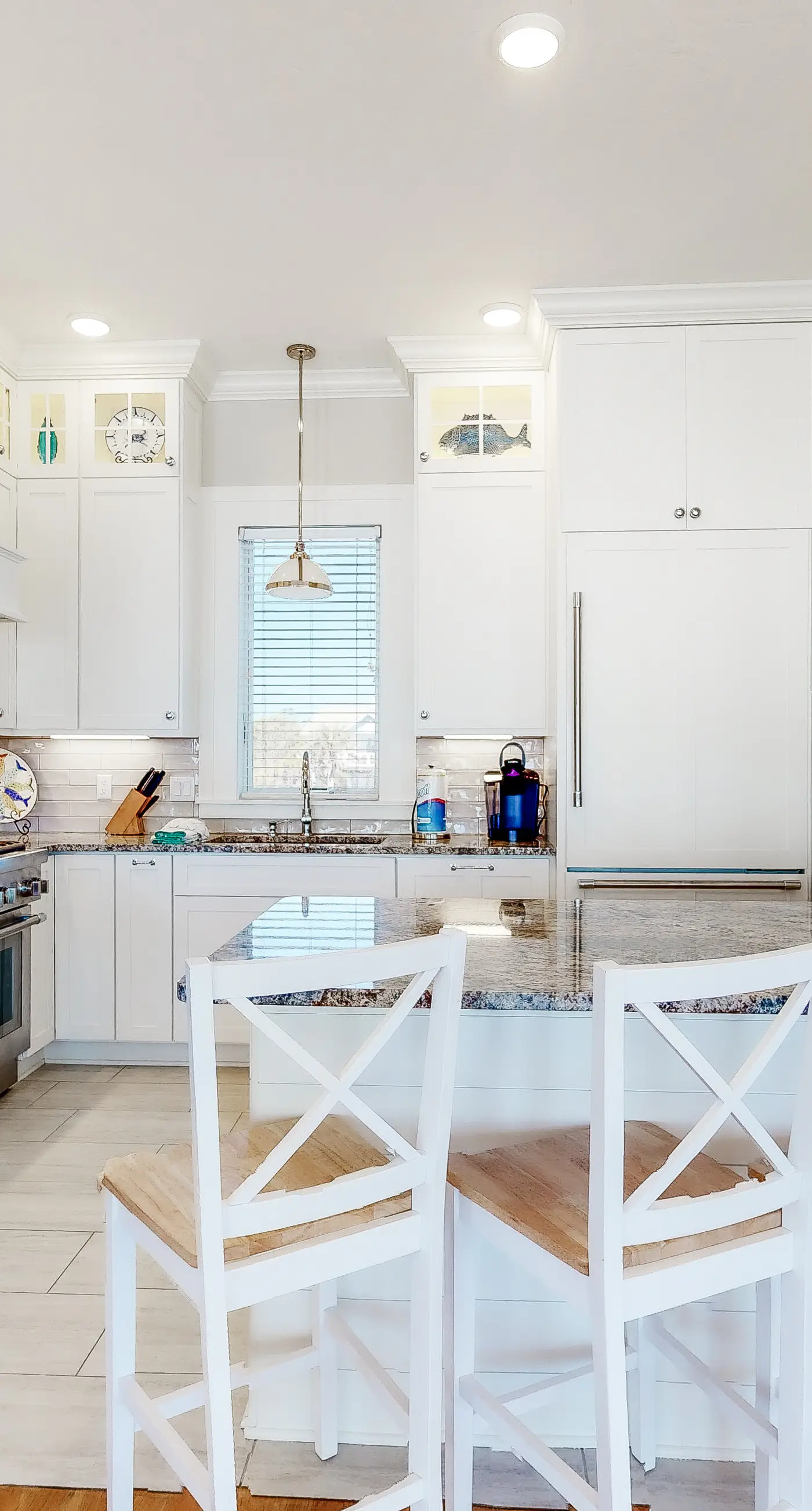 Beachfront home with a porch, washer/dryer, outdoor shower, & AC