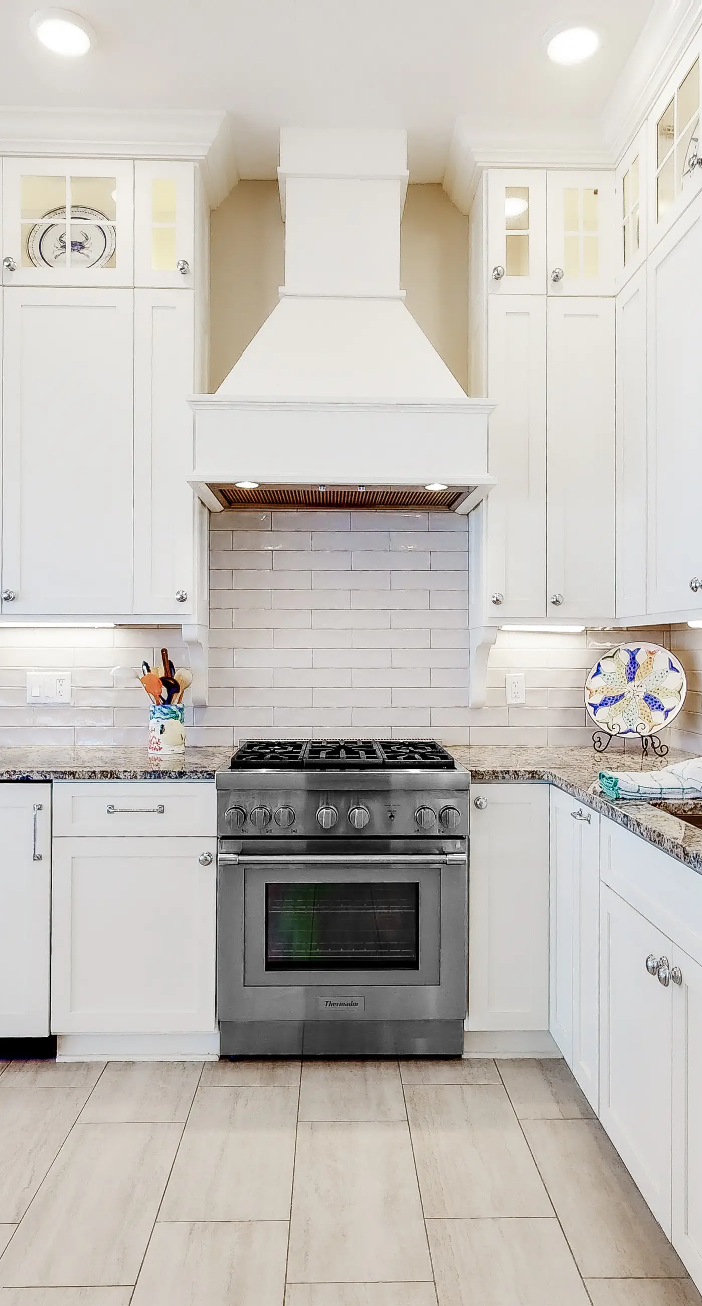 Beachfront home with a porch, washer/dryer, outdoor shower, & AC