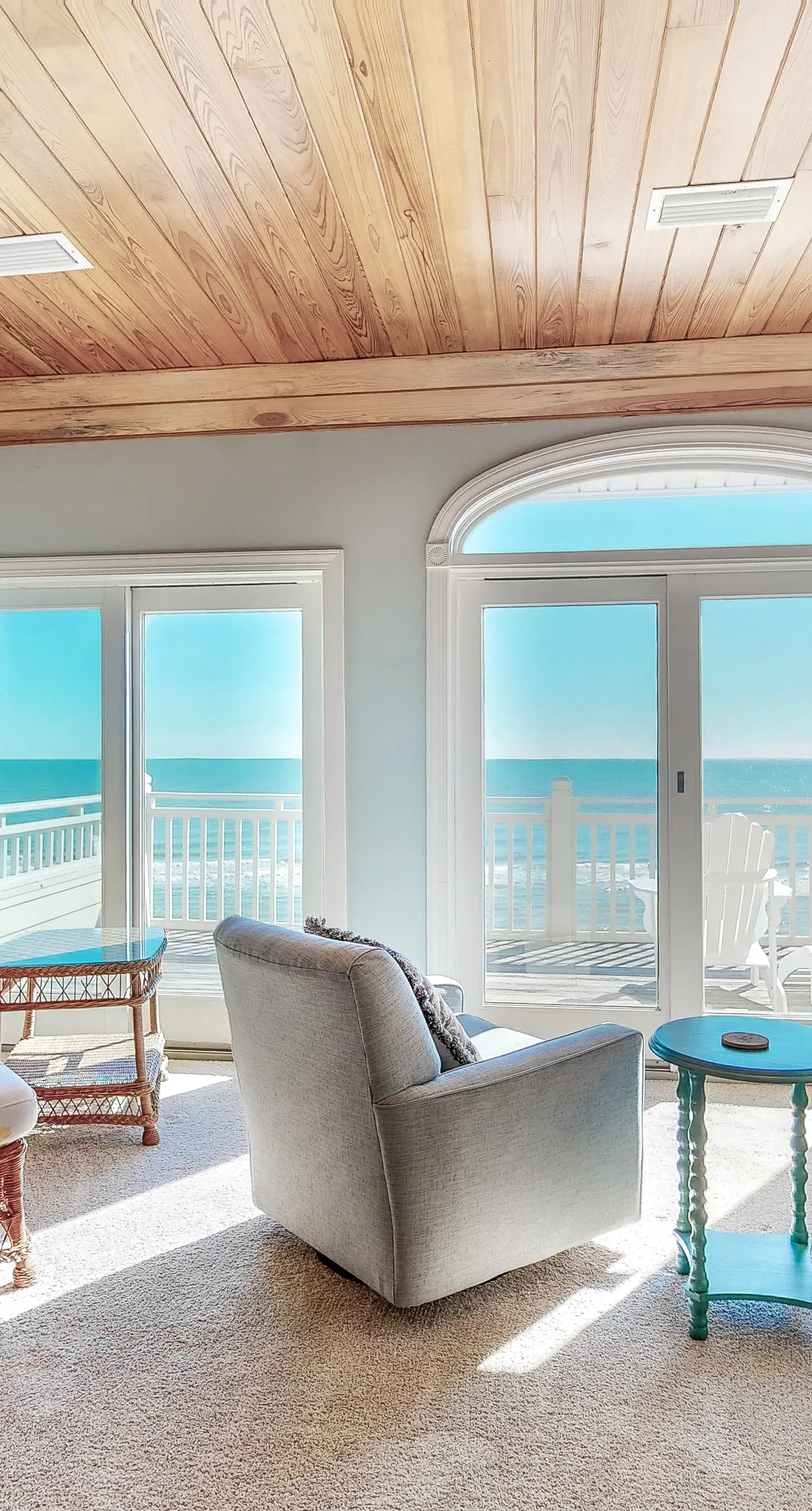 Beachfront home with a porch, washer/dryer, outdoor shower, & AC