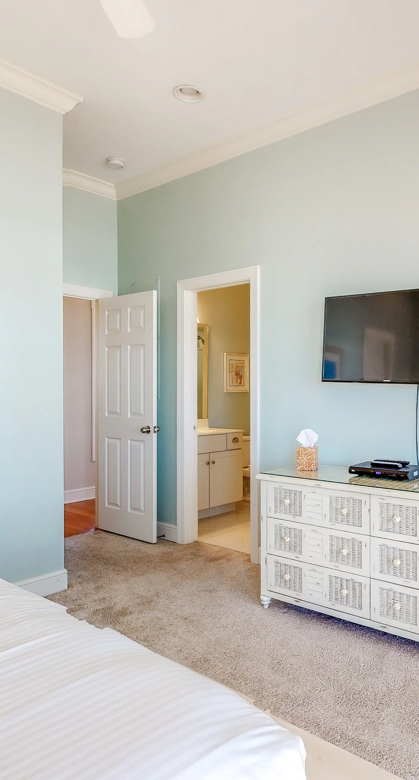 Beachfront home with a porch, washer/dryer, outdoor shower, & AC