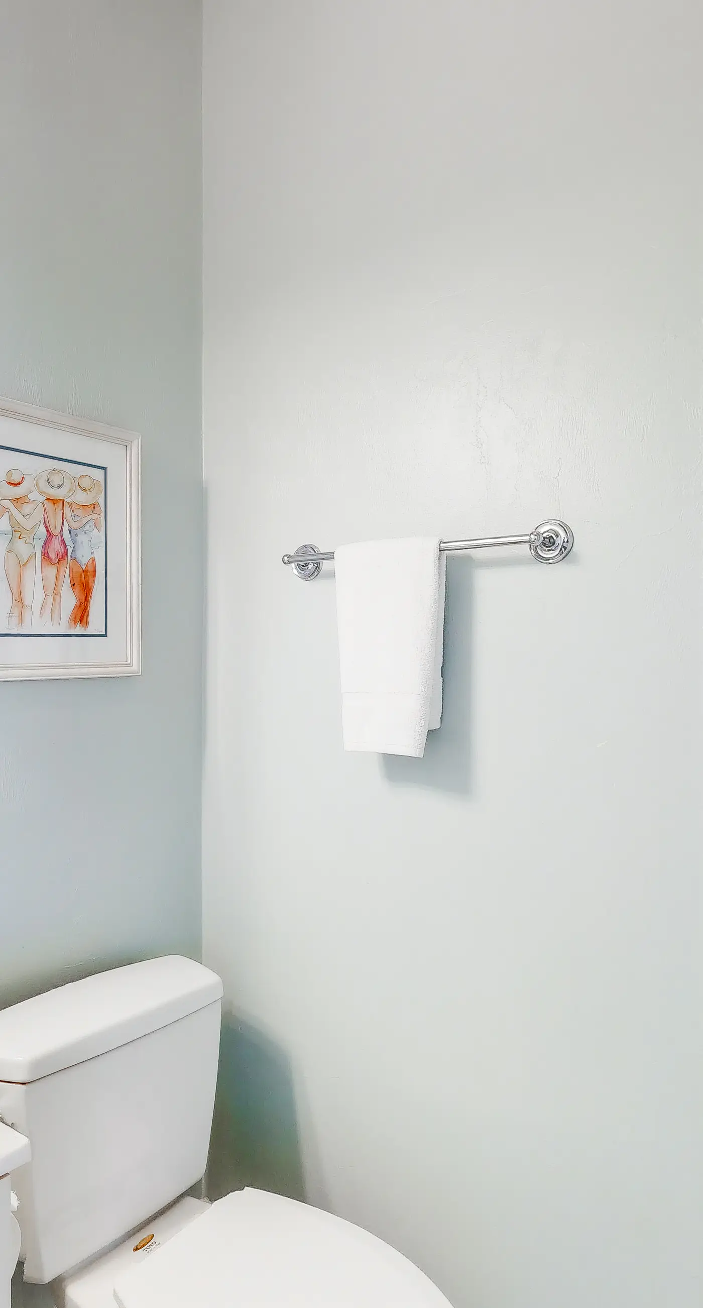 Beachfront home with a porch, washer/dryer, outdoor shower, & AC