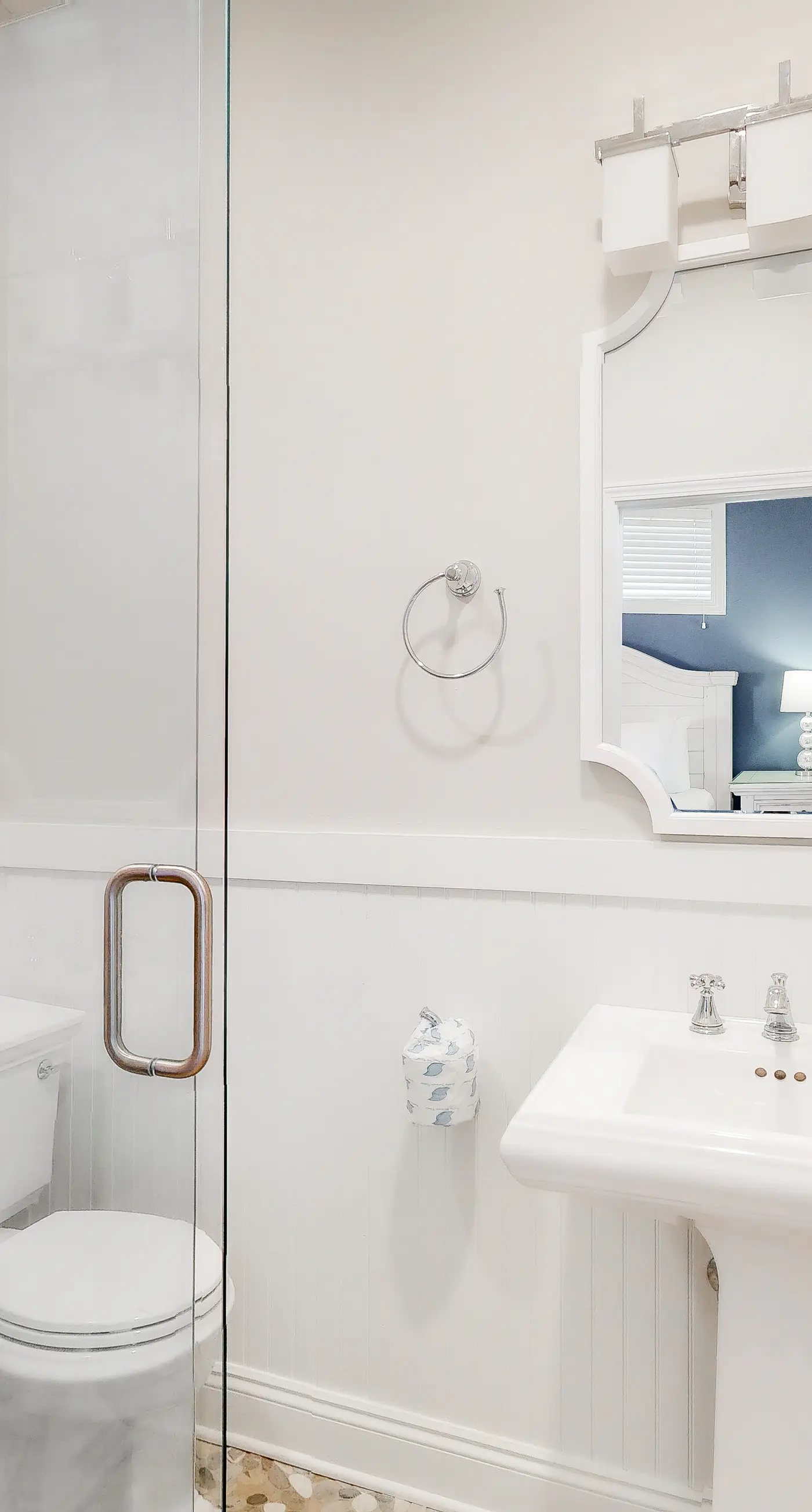 Beachfront home with a porch, washer/dryer, outdoor shower, & AC