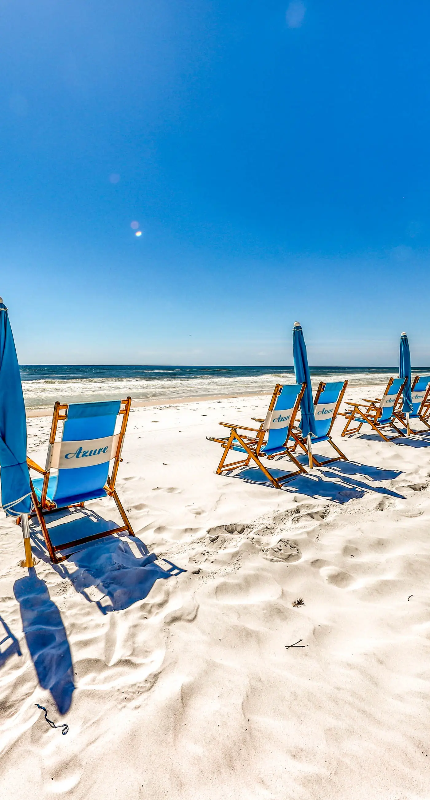 Beachfront condo with balcony, hot tub, pool, gym, open layout, W&D, & AC