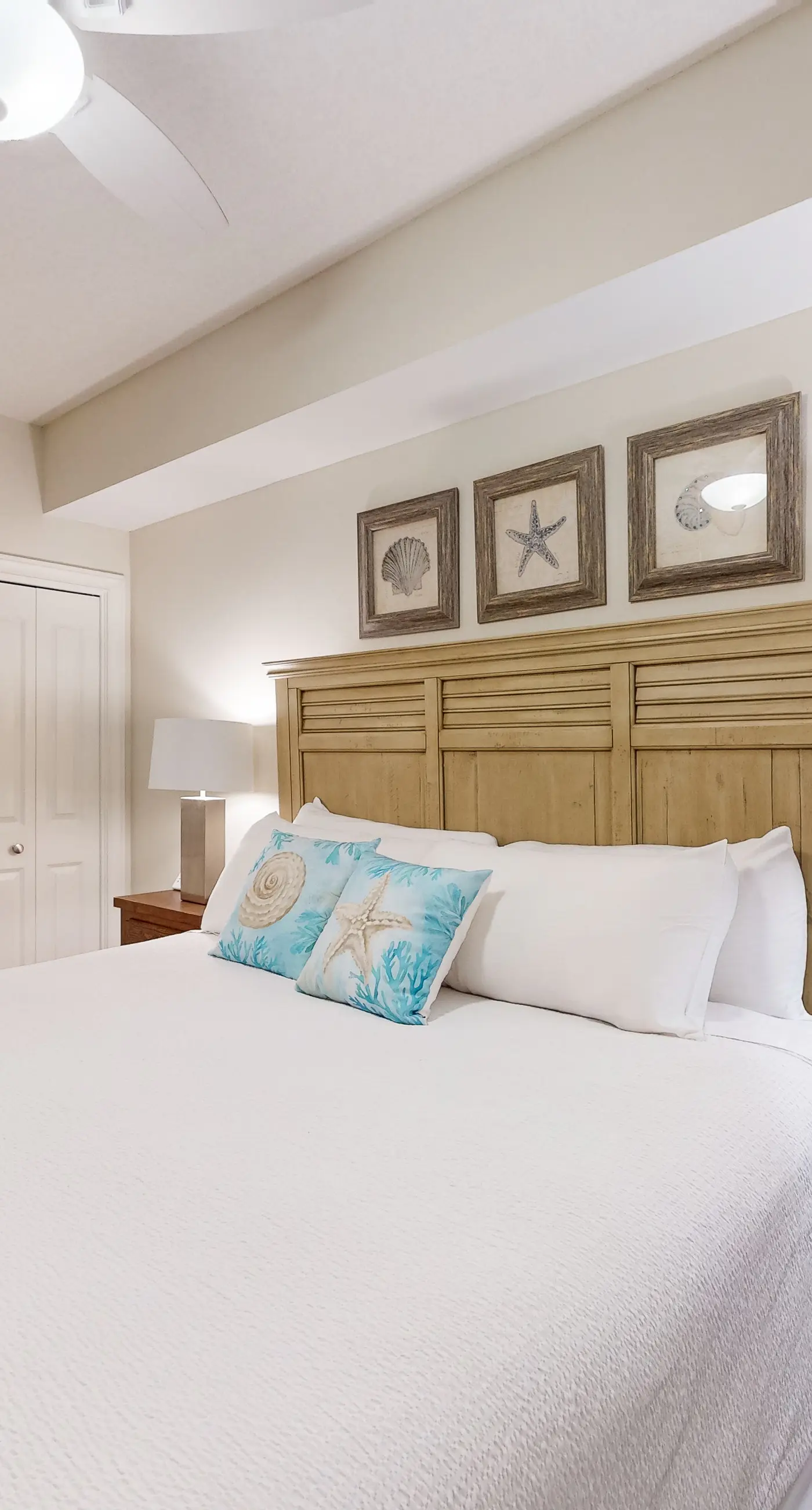 Beachfront condo with balcony, hot tub, pool, gym, open layout, W&D, & AC