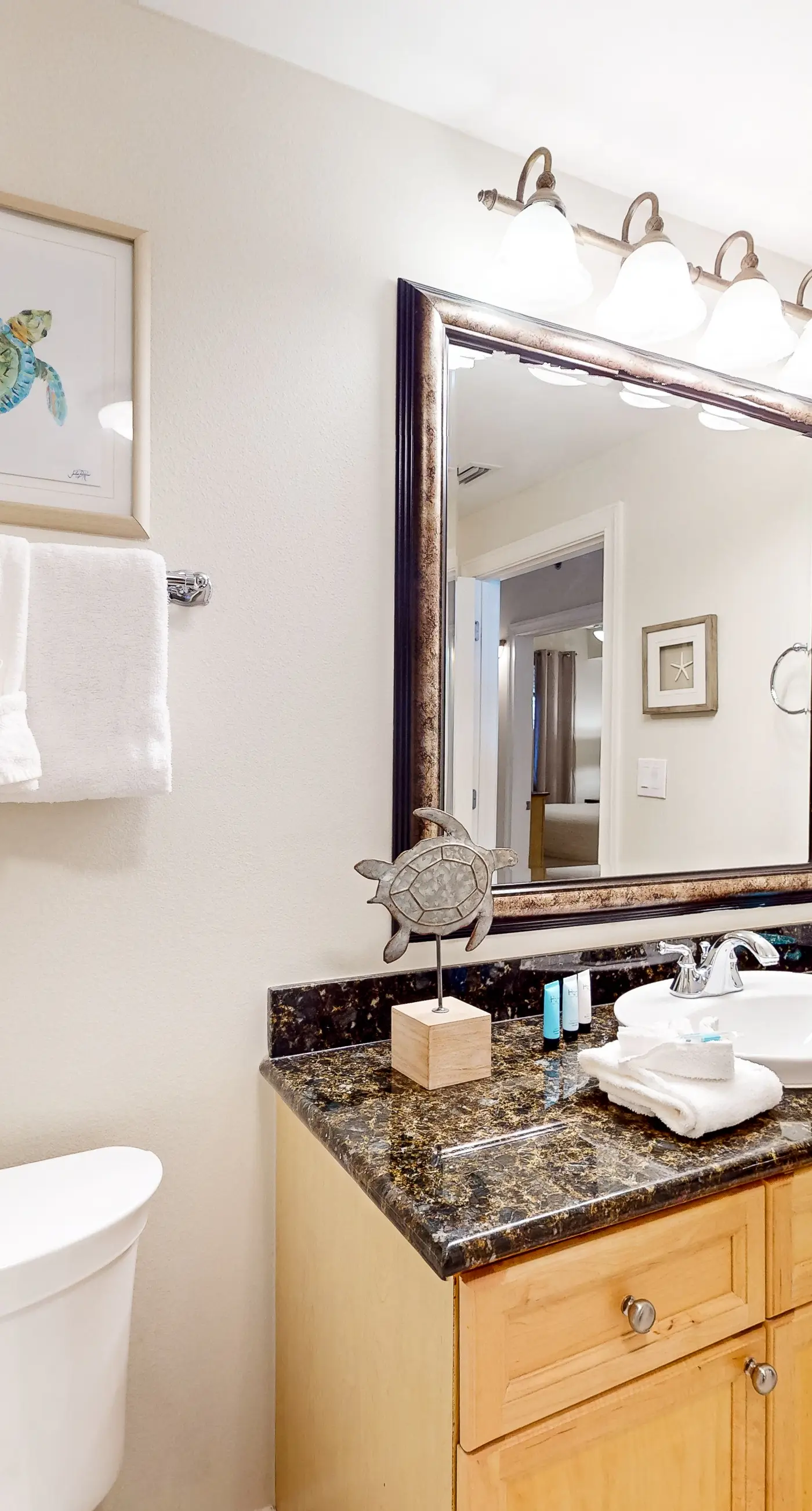 Beachfront condo with balcony, hot tub, pool, gym, open layout, W&D, & AC