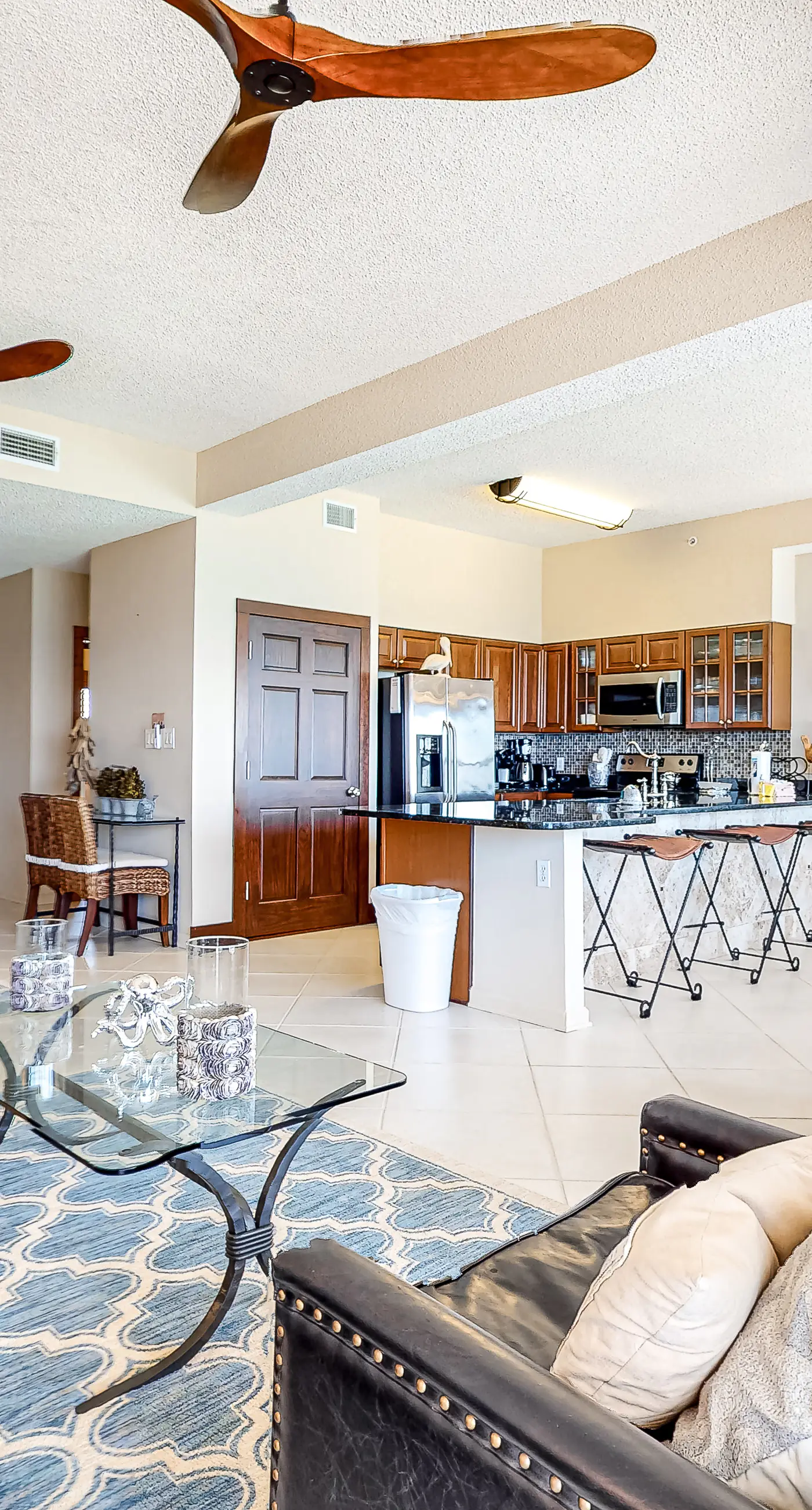 Emerald Towers West Penthouse 6002 - Oceanfront penthouse with pool access, majestic ocean views, washer&dryer, & AC