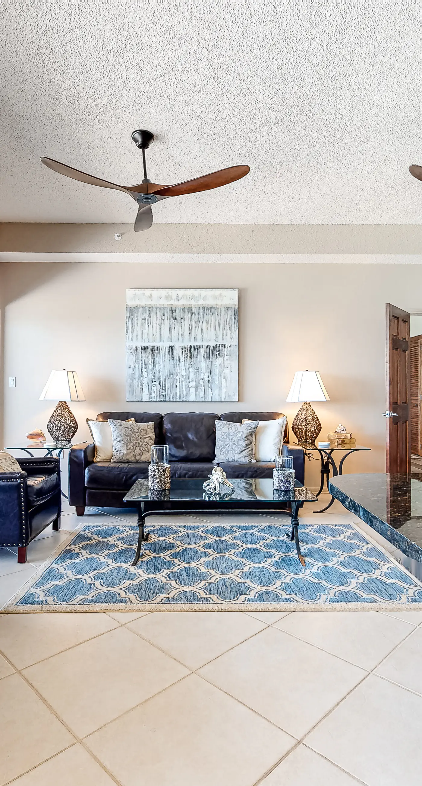 Oceanfront penthouse with pool access, majestic ocean views, washer&dryer, & AC