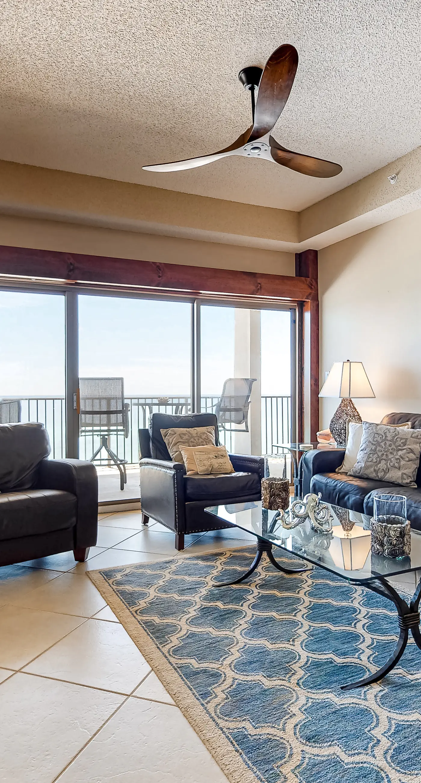 Oceanfront penthouse with pool access, majestic ocean views, washer&dryer, & AC