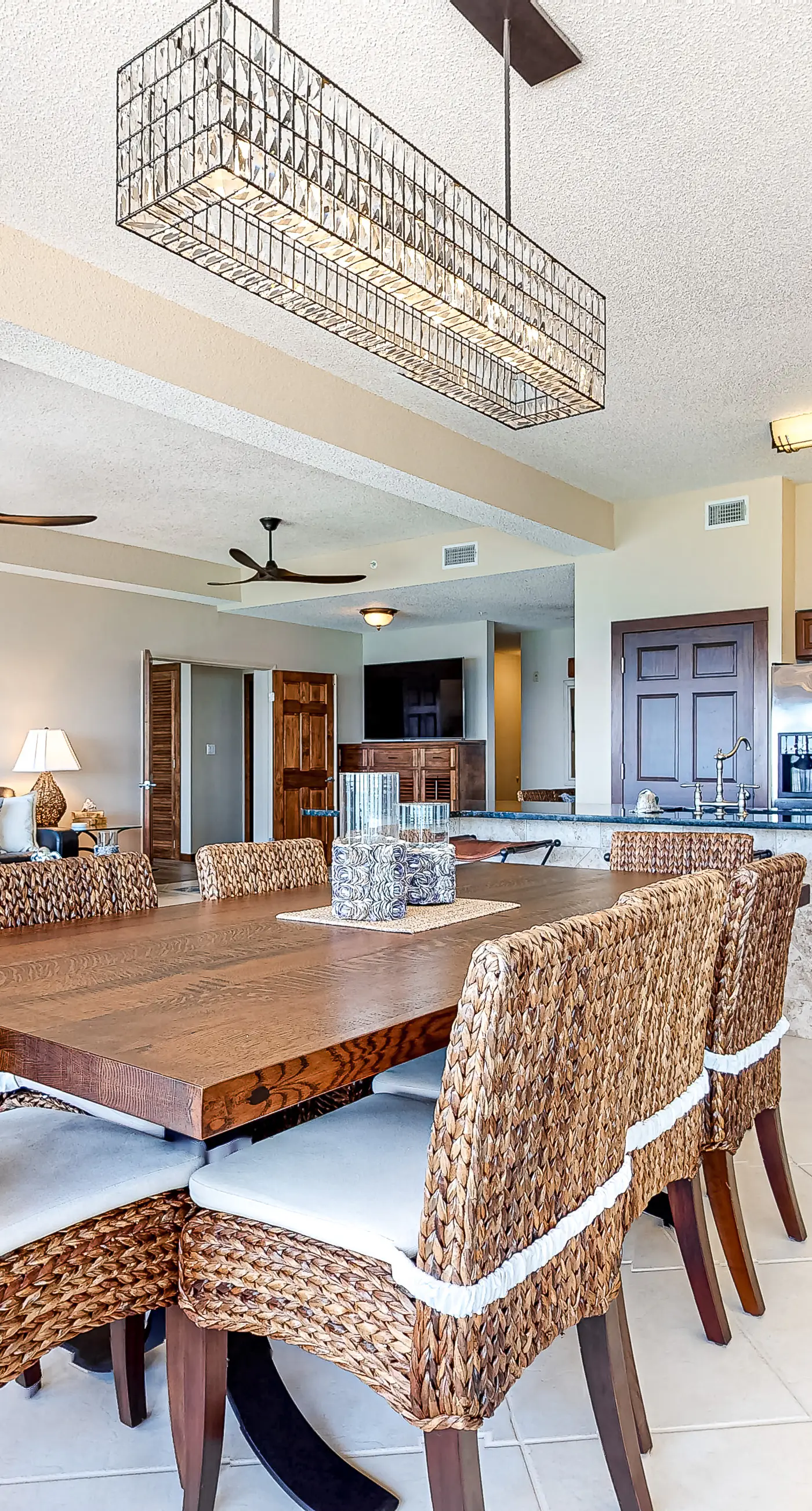 Oceanfront penthouse with pool access, majestic ocean views, washer&dryer, & AC