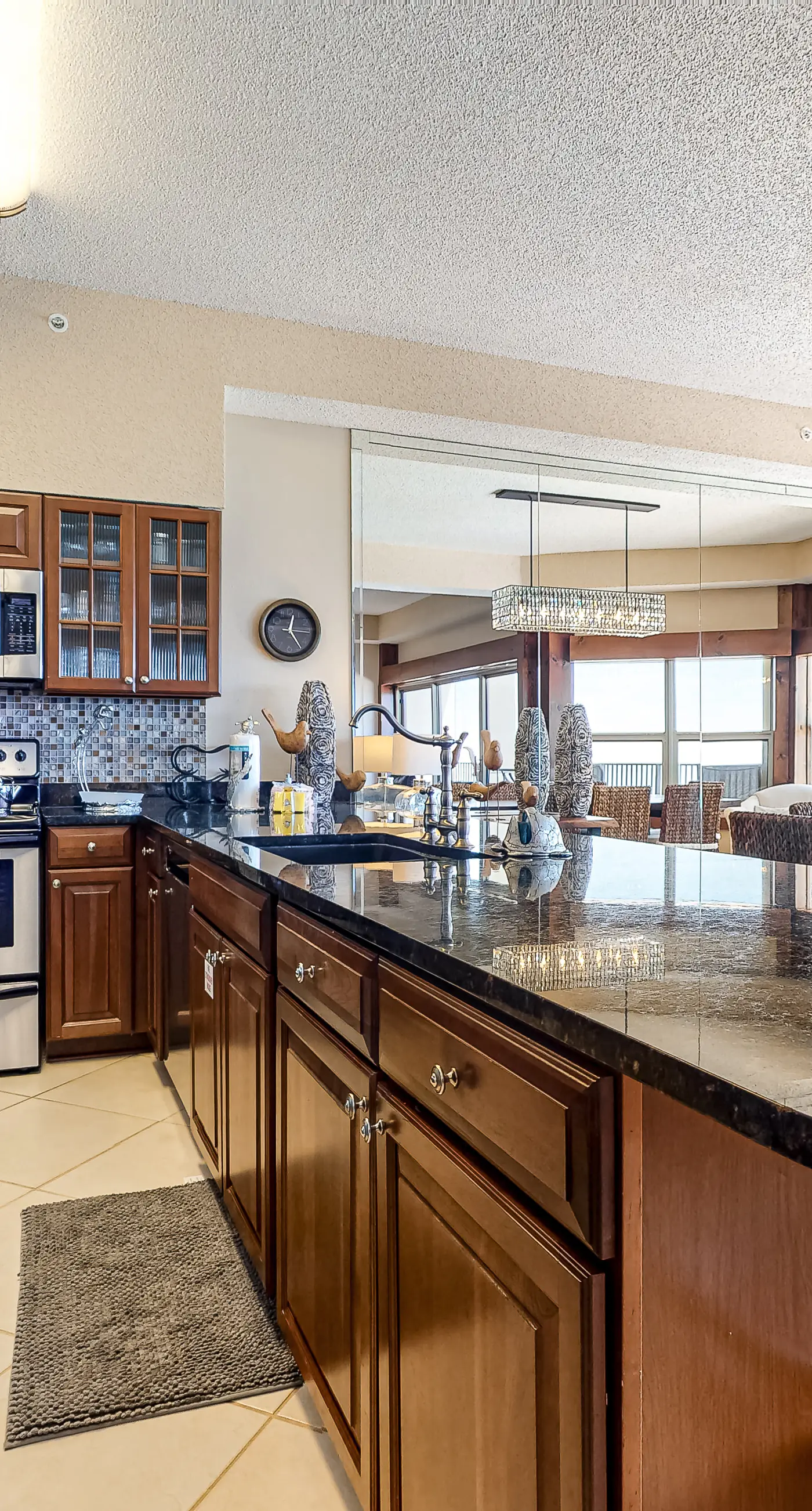 Oceanfront penthouse with pool access, majestic ocean views, washer&dryer, & AC
