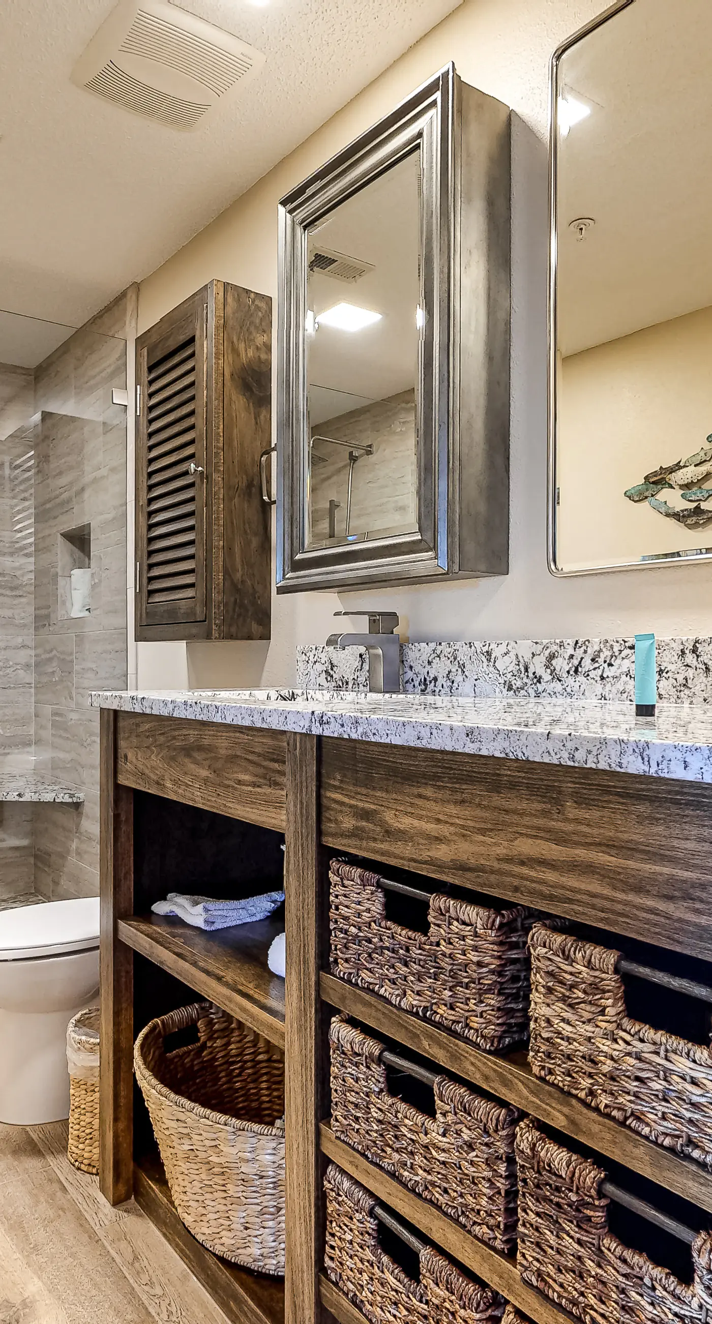 Oceanfront penthouse with pool access, majestic ocean views, washer&dryer, & AC