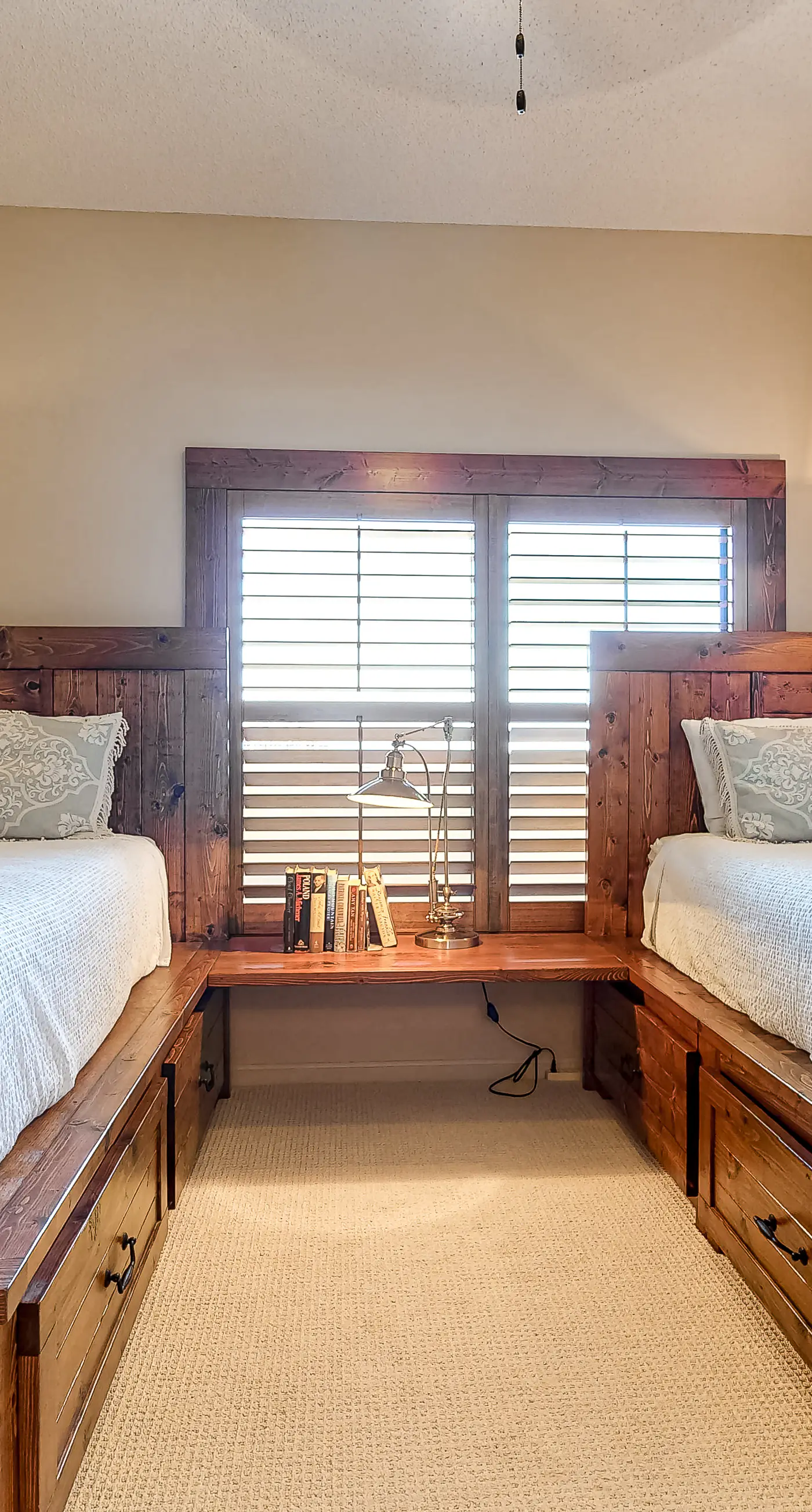 Oceanfront penthouse with pool access, majestic ocean views, washer&dryer, & AC