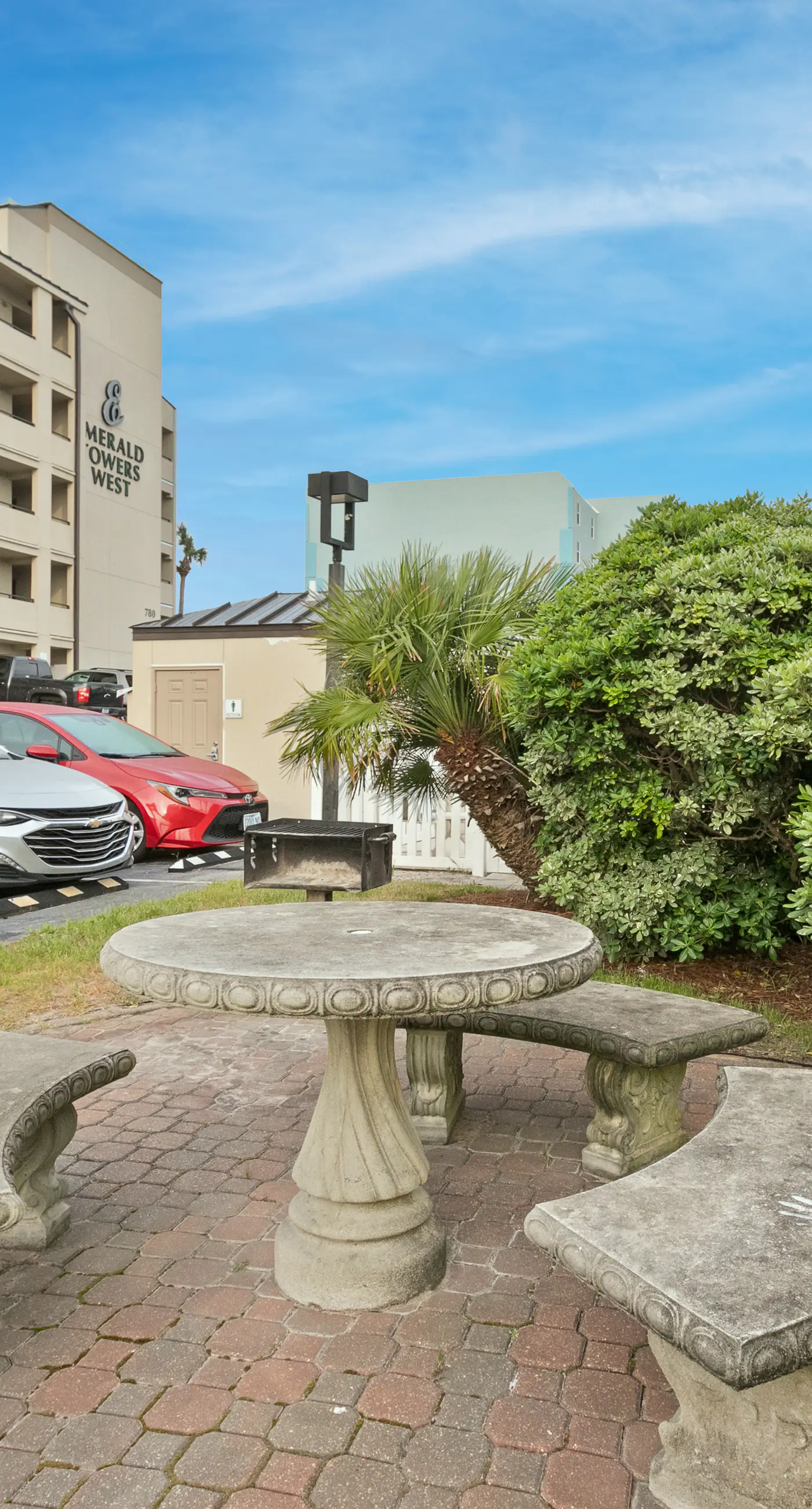 Oceanfront penthouse with pool access, majestic ocean views, washer&dryer, & AC