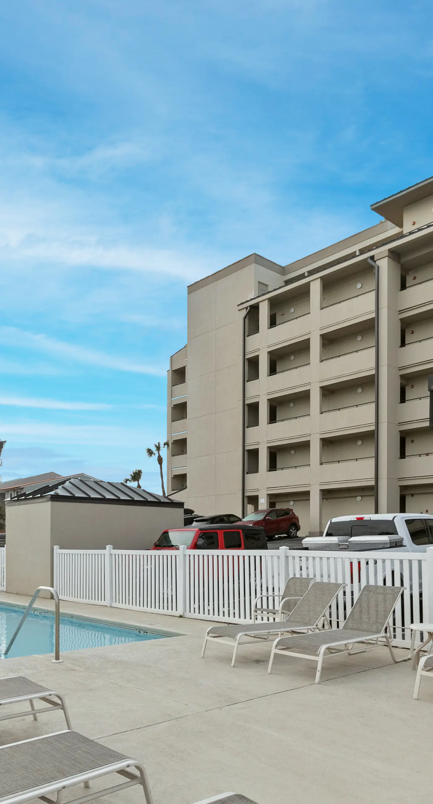 Oceanfront penthouse with pool access, majestic ocean views, washer&dryer, & AC