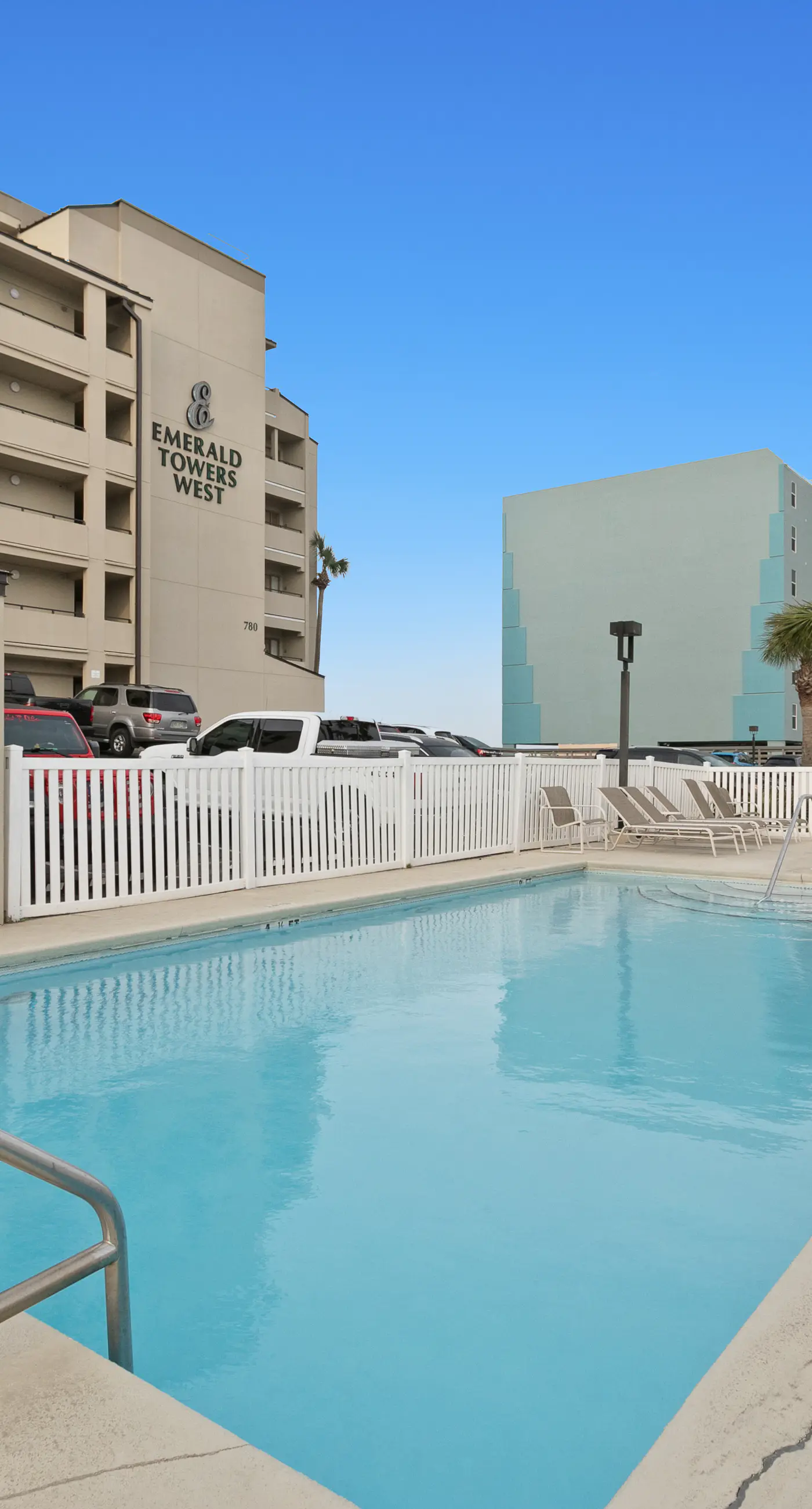 Oceanfront penthouse with pool access, majestic ocean views, washer&dryer, & AC