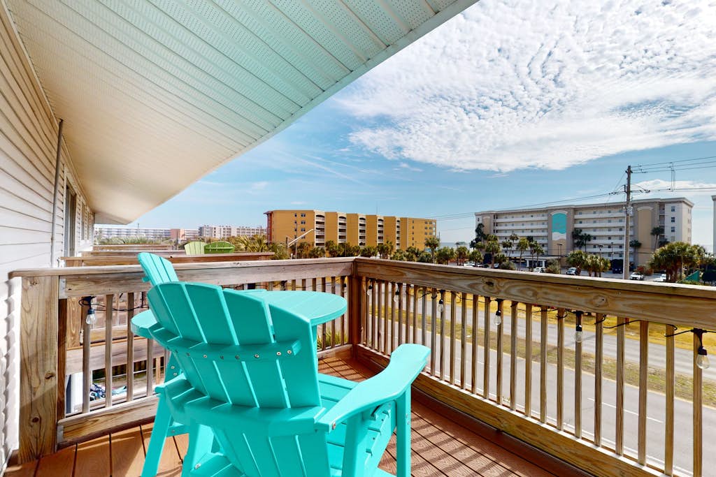 Island Gardens 303 - Cozy coastal condo, dog friendly, gulf view and close to beach access