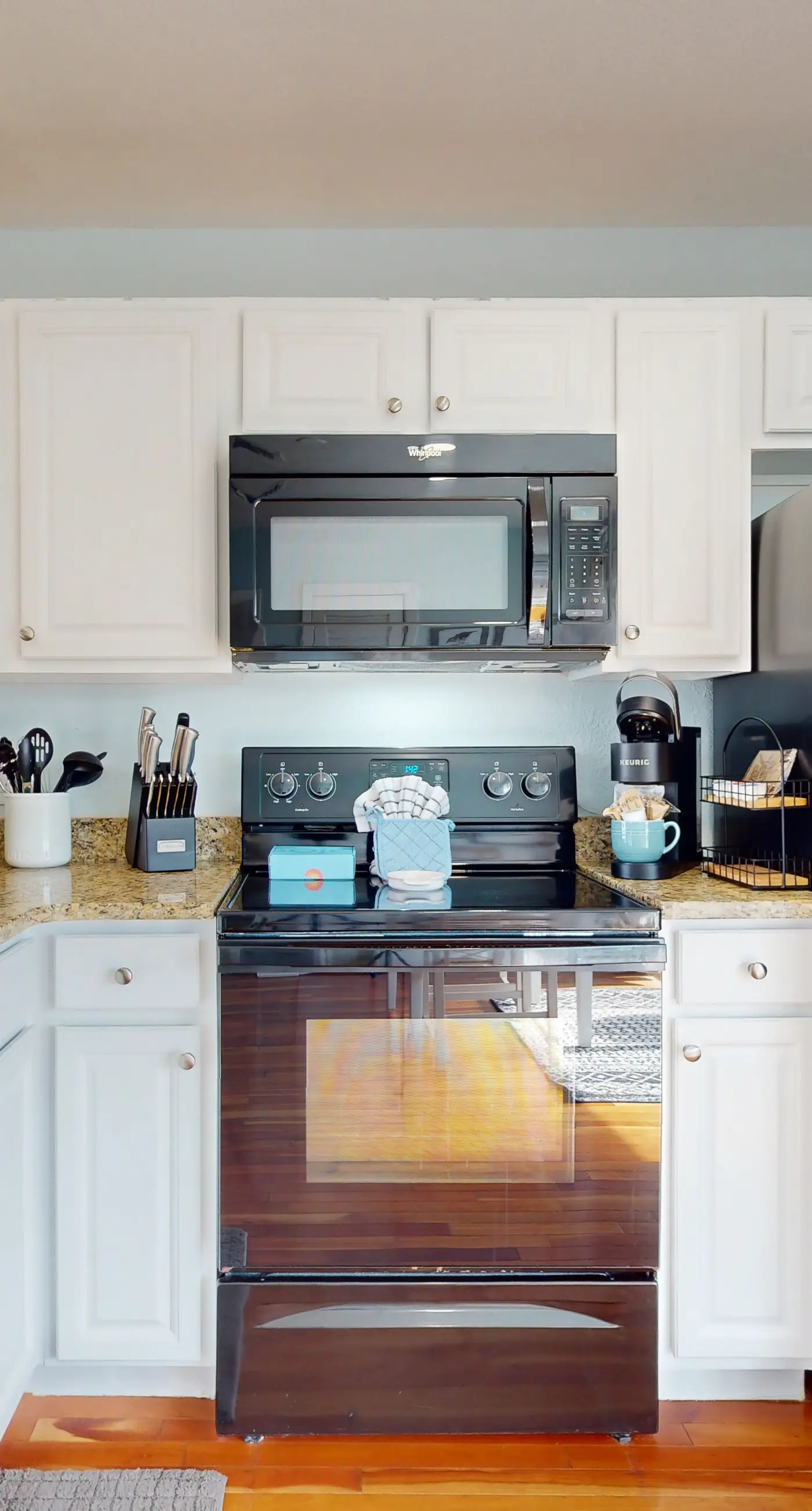 Island Gardens 303 - Cozy coastal condo, dog friendly, gulf view and close to beach access