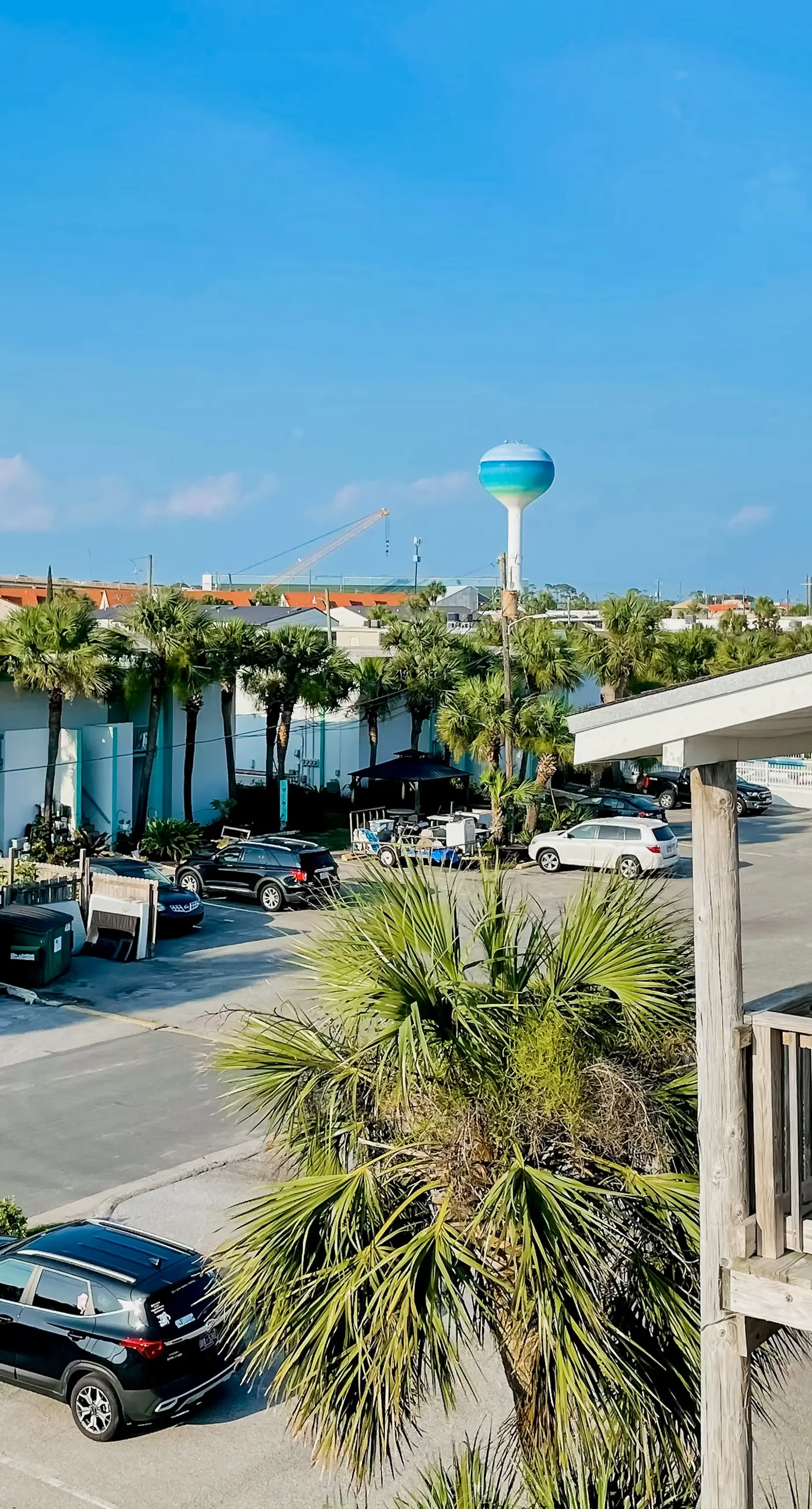 Island Gardens 303 - Cozy coastal condo, dog friendly, gulf view and close to beach access