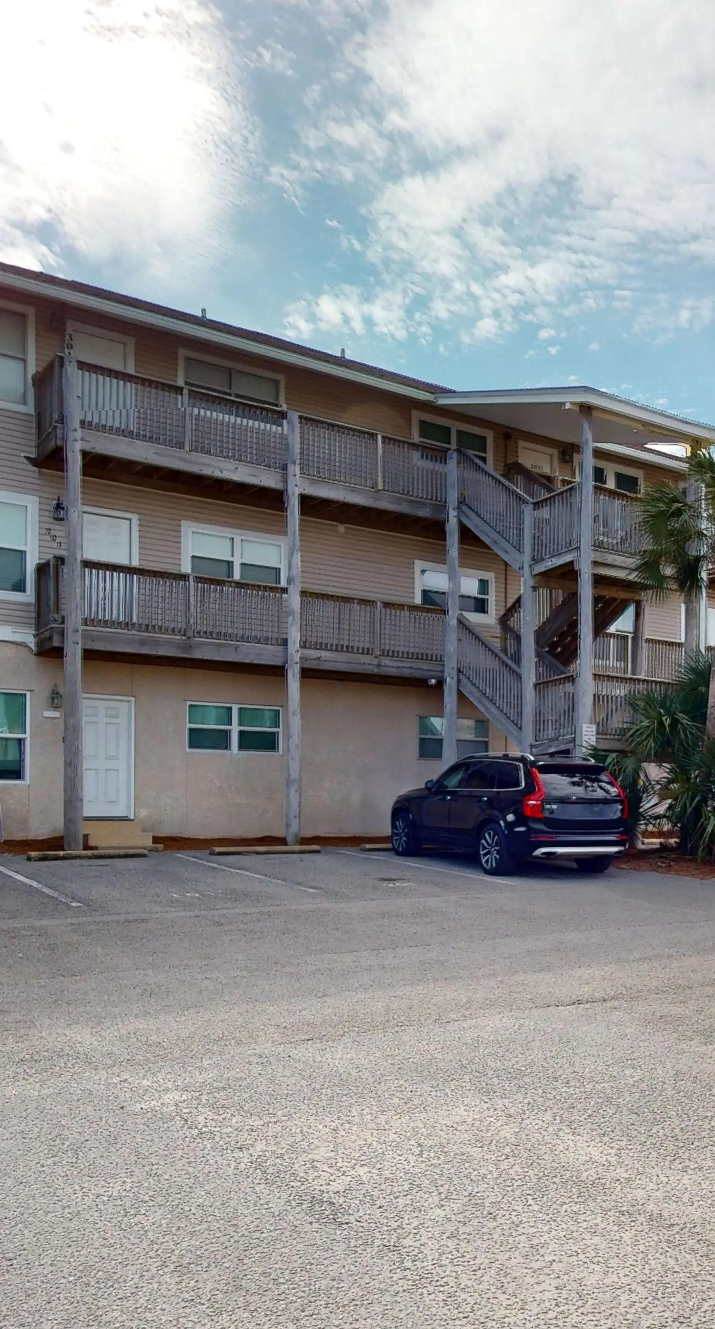 Island Gardens 303 - Cozy coastal condo, dog friendly, gulf view and close to beach access