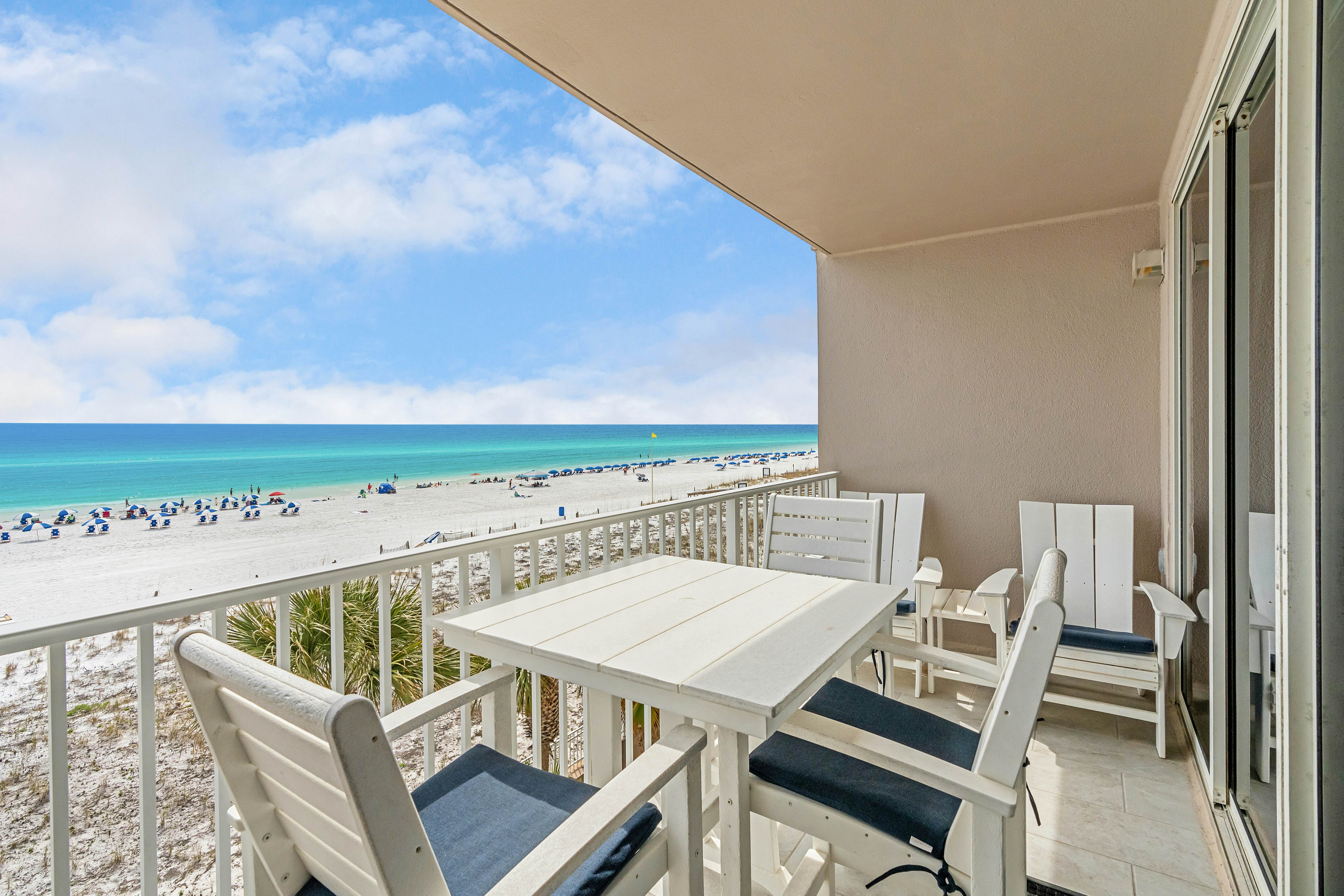 Seaside condo with wonderful beach views, balcony, grill, pool, hot tub, & gym
