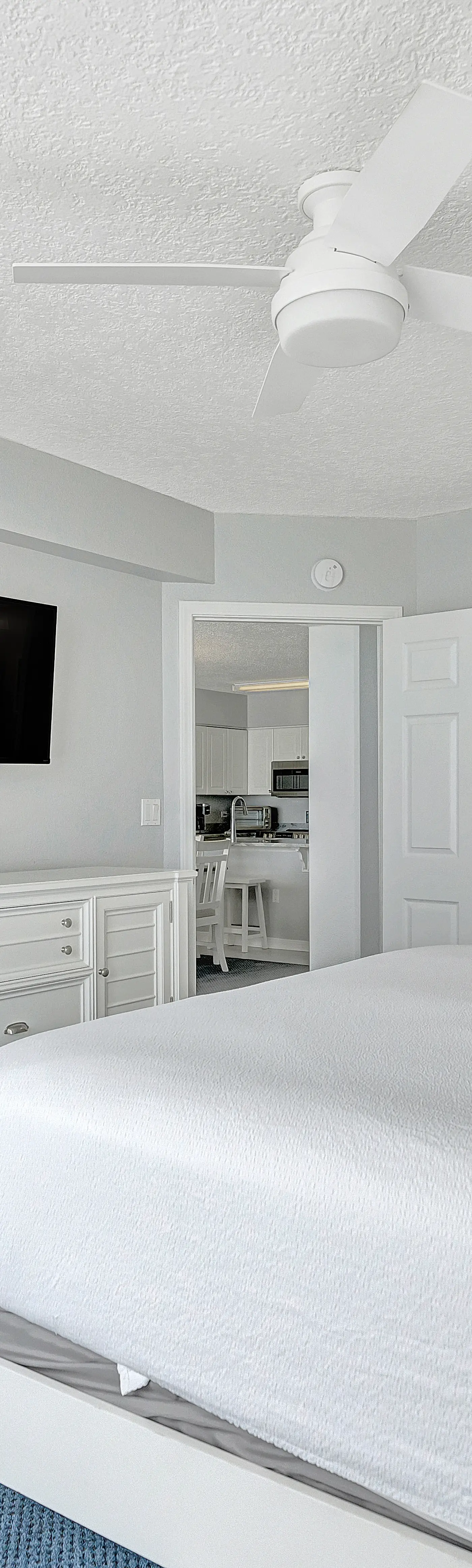 Island Princess 411- Seaside condo with wonderful beach views, balcony, grill, pool, hot tub, & gym