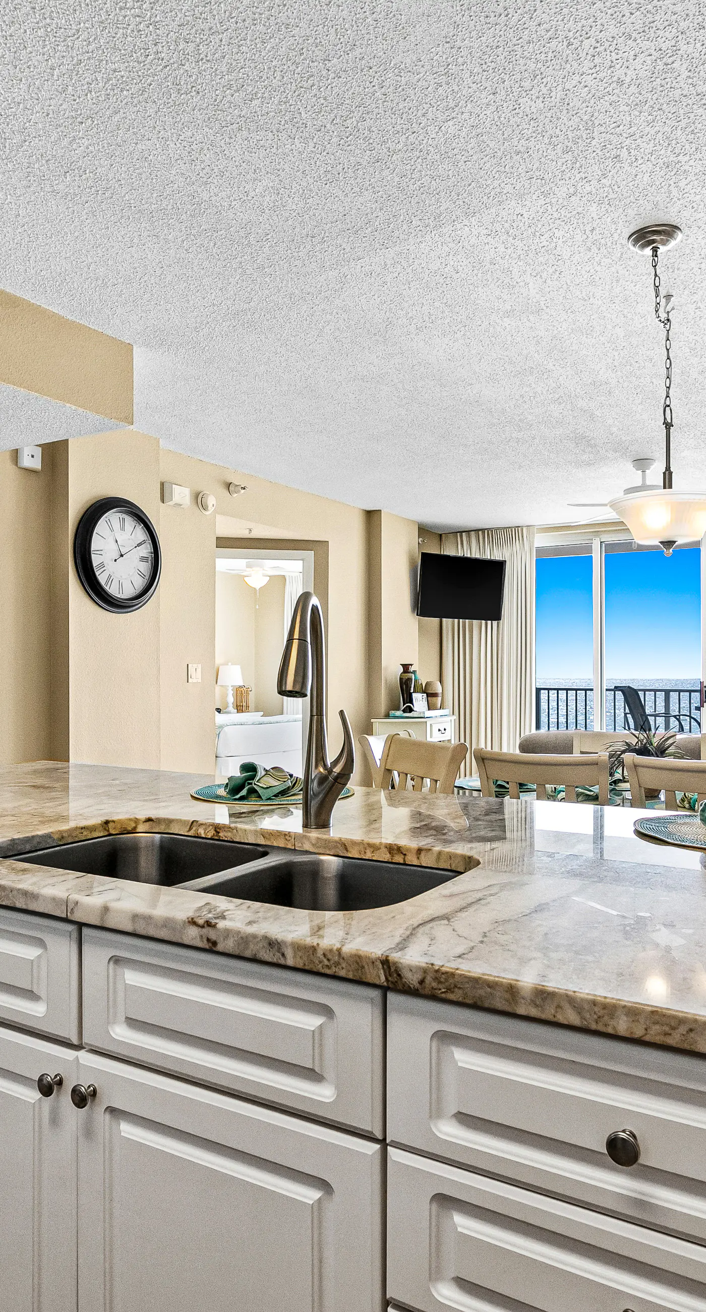 Island Princess 512- Fifth floor oceanfront condo with pool, ocean view, W/D